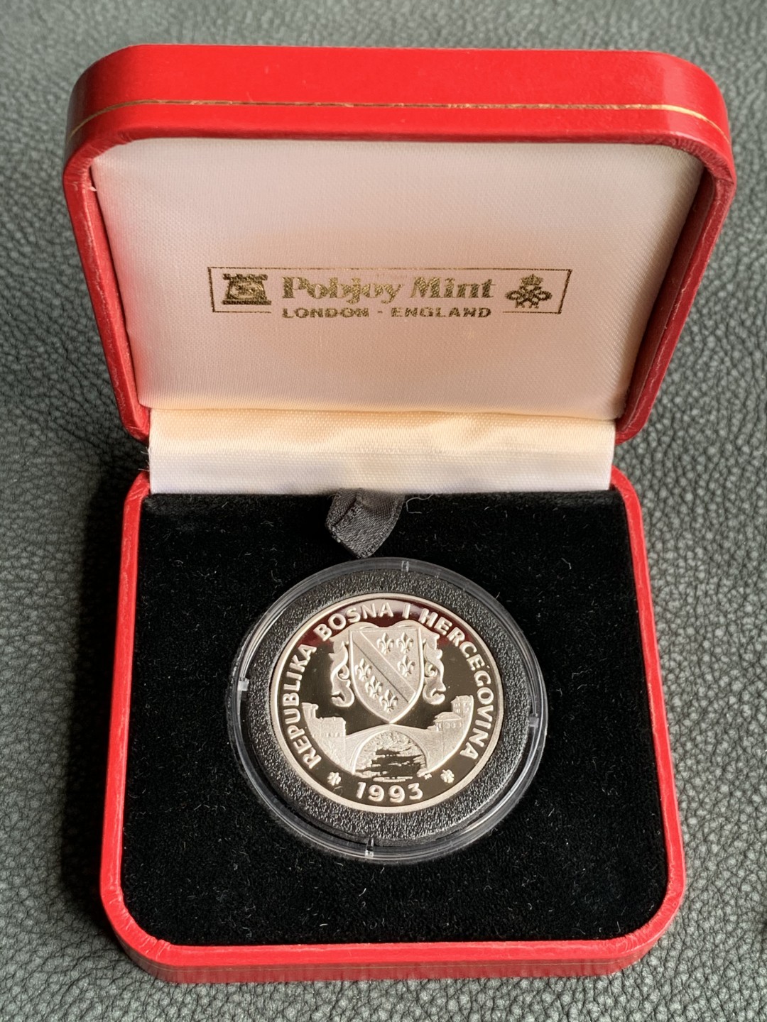 《竞宝斋》第140场-周日，周一，周四 3拍 (全场包邮) 波黑1993年 21ECU 精制银币 红盒子 证书