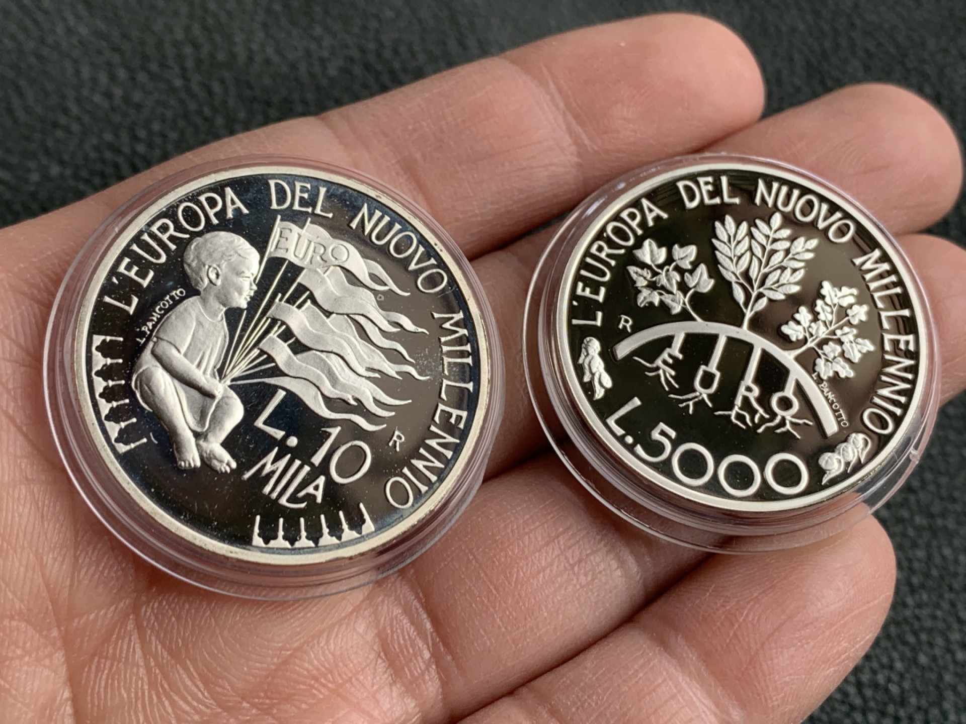 《竞宝斋》第140场-周日，周一，周四 3拍 (全场包邮) 圣马力诺1998年 千禧年系列 5000/10000里拉 精制银币 原盒证书