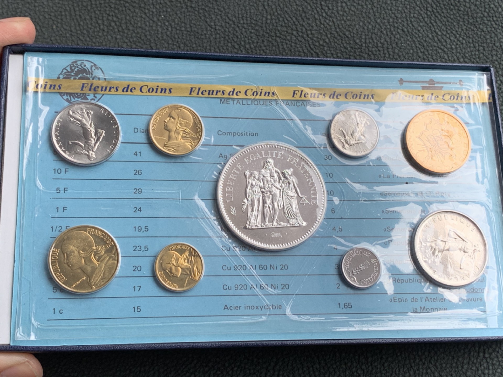 《竞宝斋》第140场-周日，周一，周四 3拍 (全场包邮) 法国1978年 九枚套 大力神50法郎是30克大银币 原盒证书