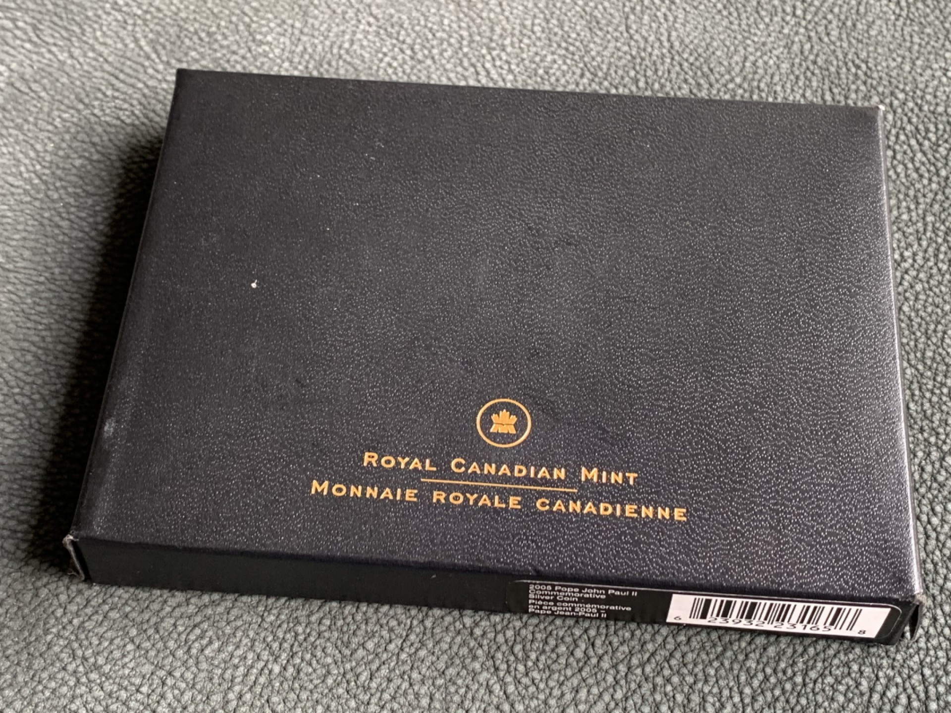 《竞宝斋》第140场-周日，周一，周四 3拍 (全场包邮) 原盒证书 加拿大2005年半圆 镀金银币 非常少见的品种