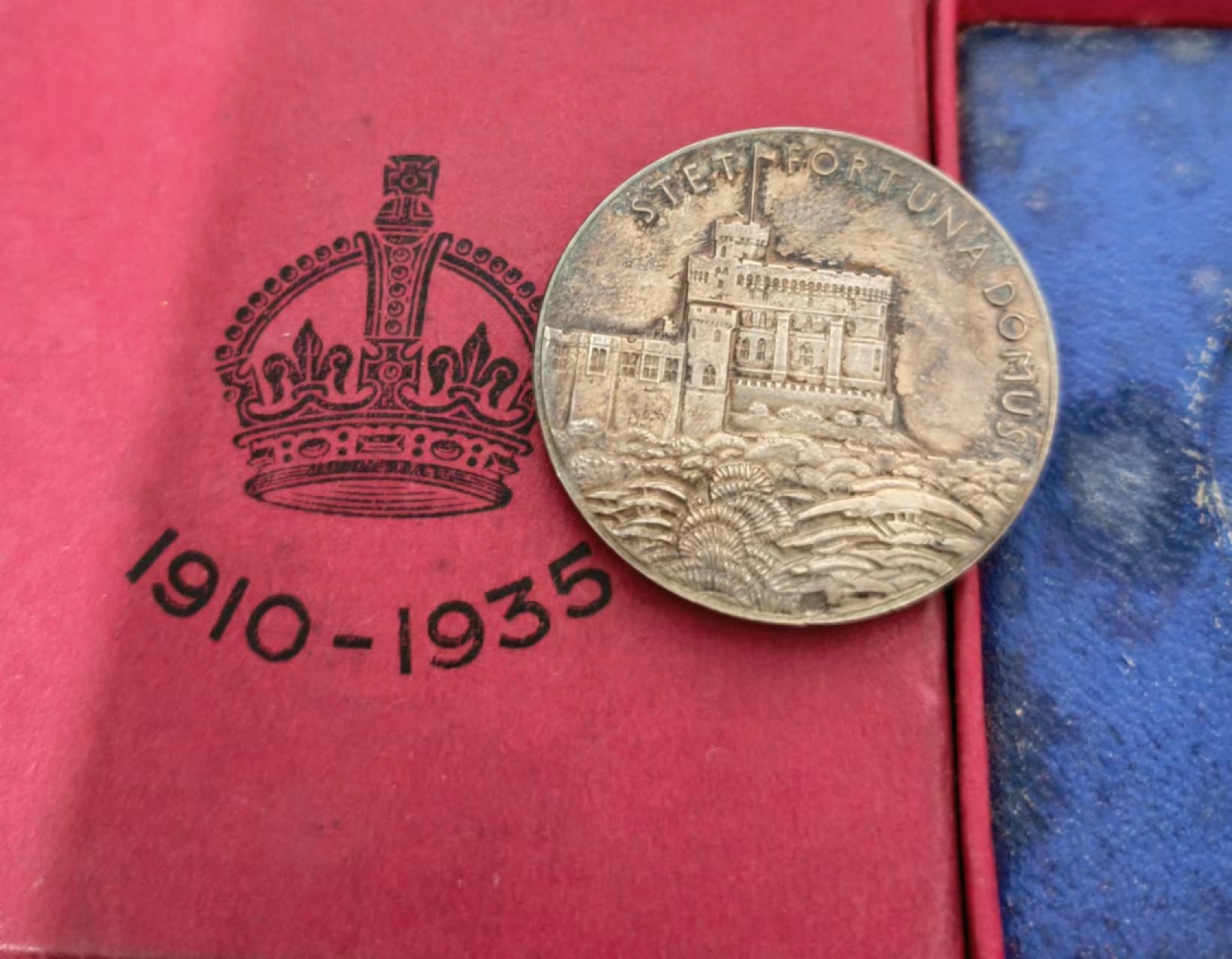 欧洲勋章纪念章第九期 1935年乔治五世登基25周年银章，31mm，原盒好包浆。