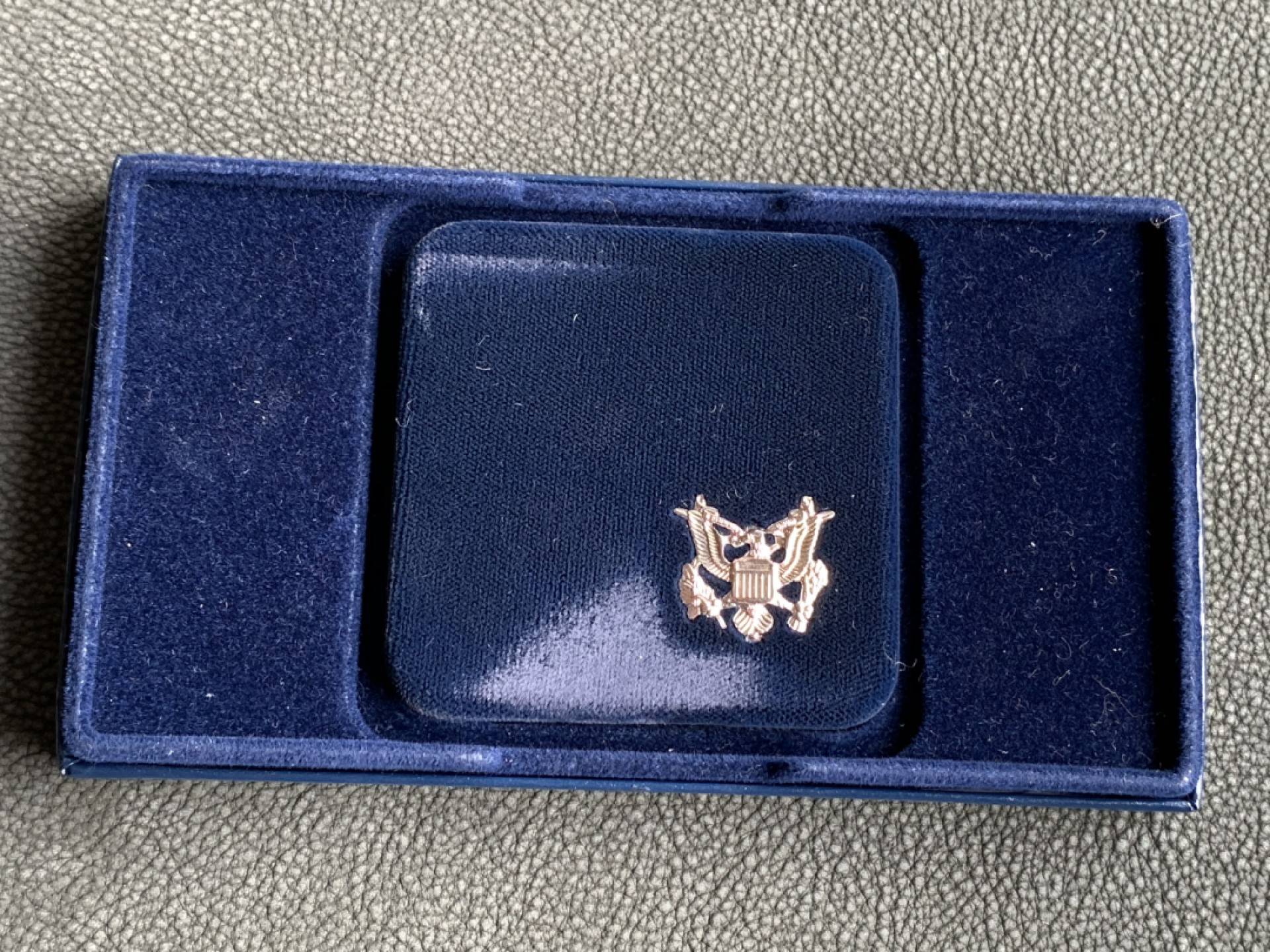 《竞宝斋》第140场-周日，周一，周四 3拍 (全场包邮) 美国2002年 1美元精制大银币 