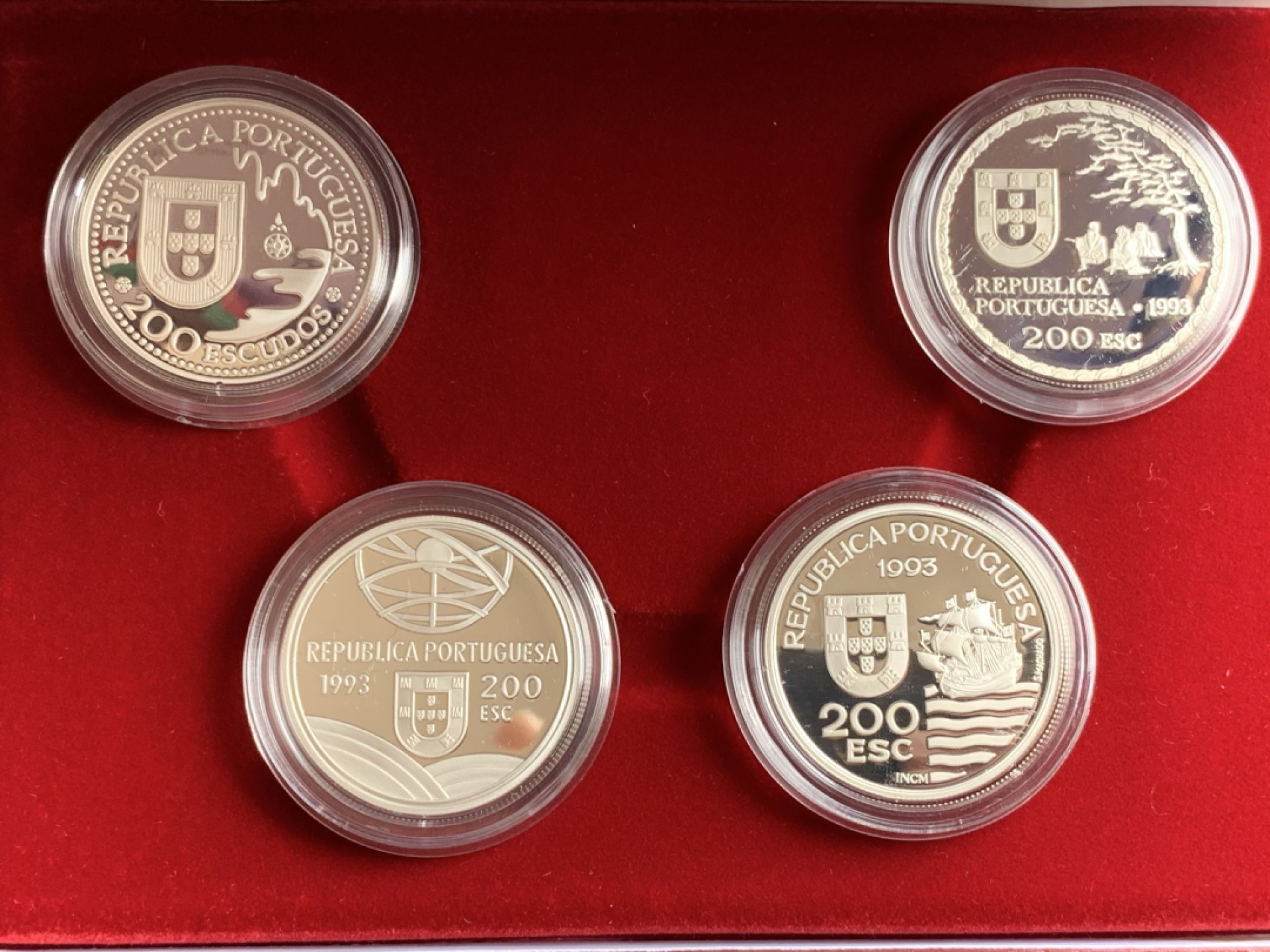 《竞宝斋》第140场-周日，周一，周四 3拍 (全场包邮) 葡萄牙1993年 葡日建交450周年纪念 200埃斯库多精制大银币四枚套 原盒证书