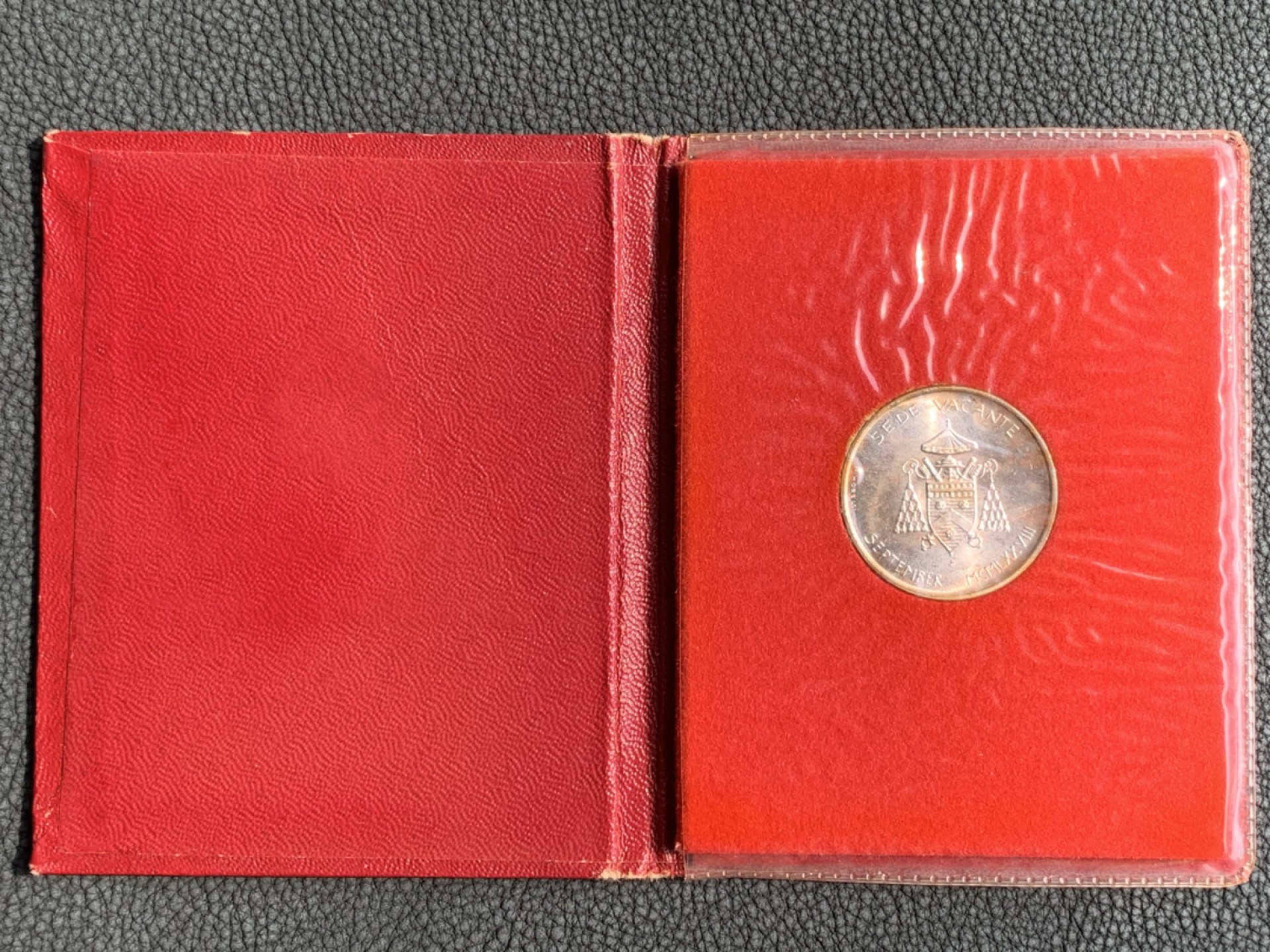 《竞宝斋》第140场-周日，周一，周四 3拍 (全场包邮) 梵蒂冈1978年九月 教皇缺位 500里拉银币 红本原装 少见