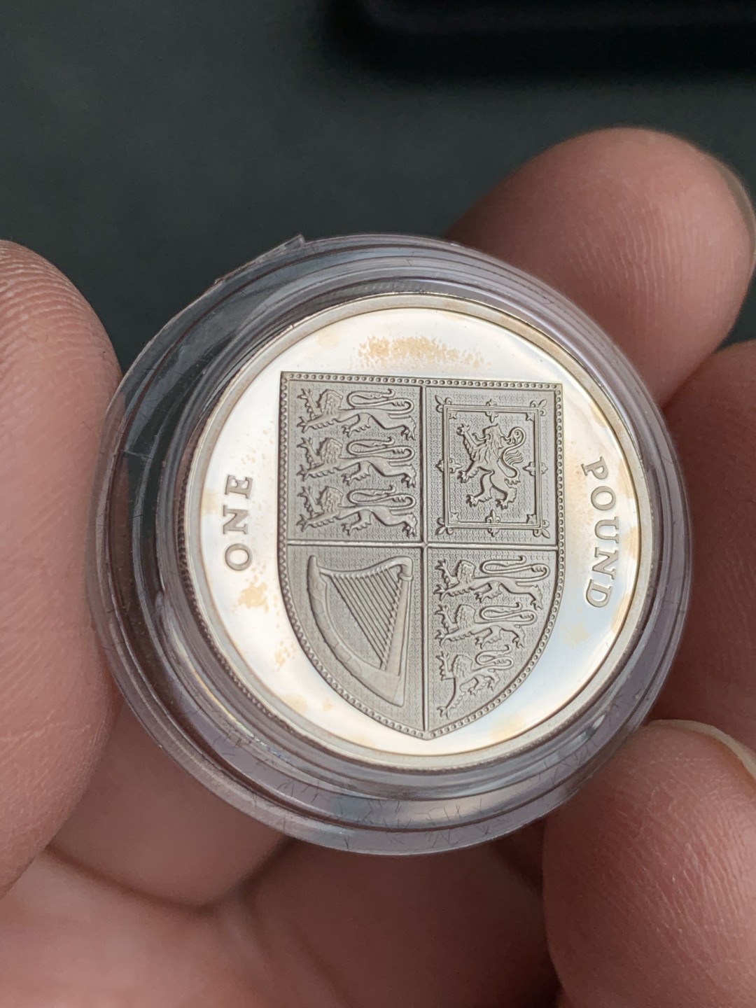 《竞宝斋》第140场-周日，周一，周四 3拍 (全场包邮) 英国2009年 盾徽1镑 精制银币 PROOF 非常漂亮