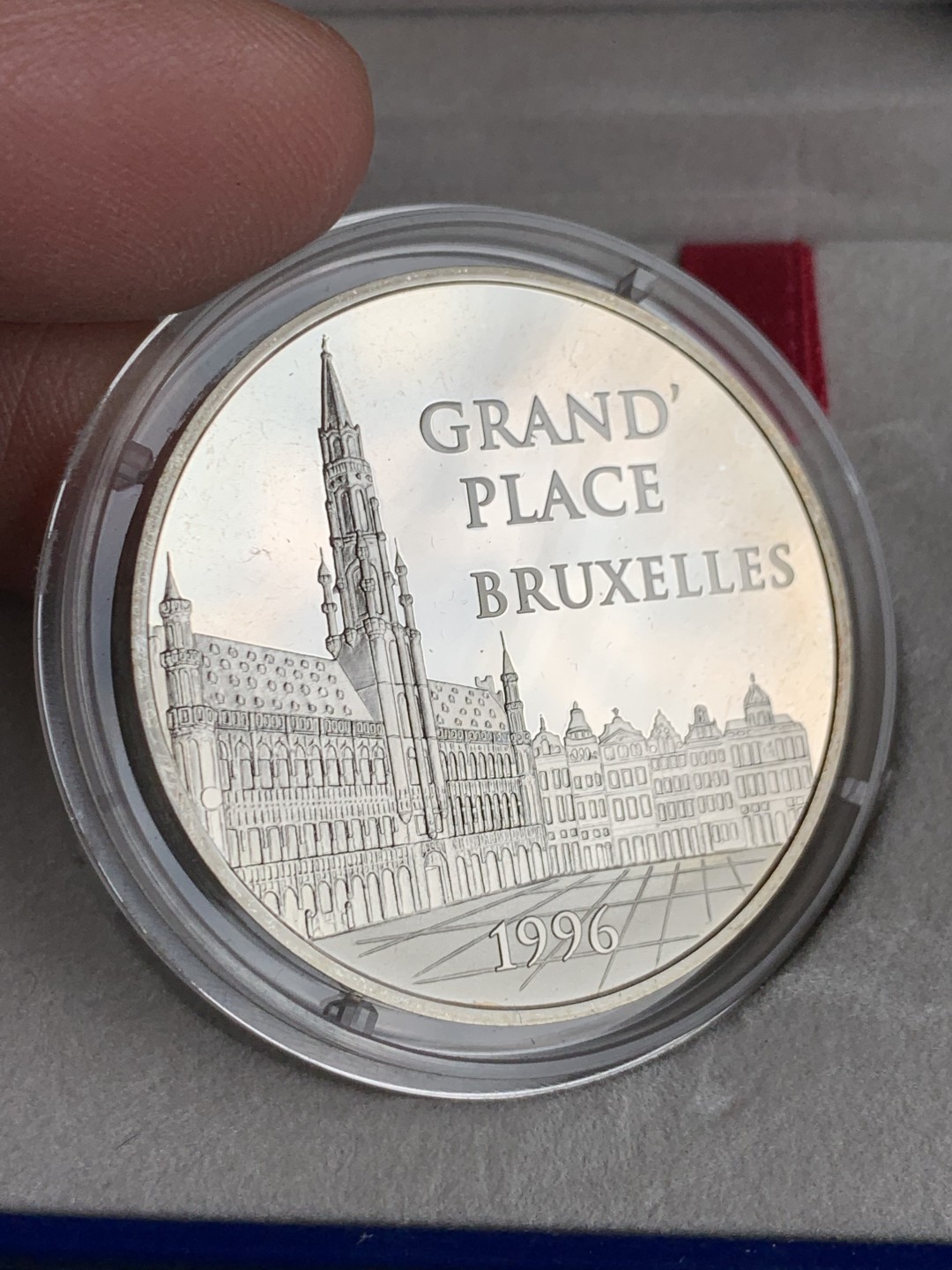 《竞宝斋》第140场-周日，周一，周四 3拍 (全场包邮) 法国1996年 布鲁塞尔大教堂 100法郎精制大银币 原盒证书