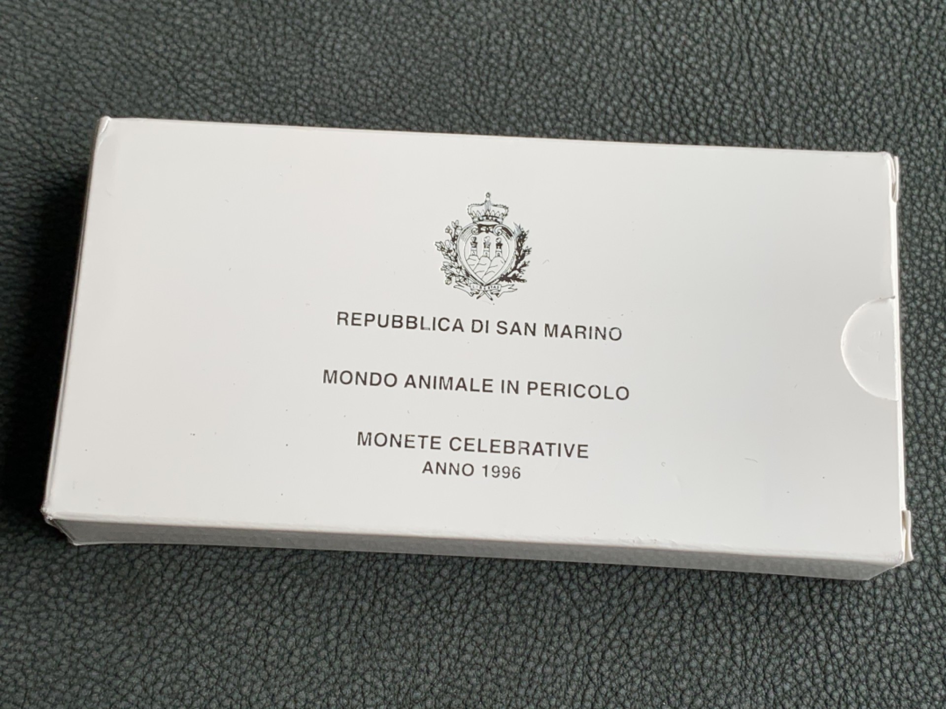 《竞宝斋》第140场-周日，周一，周四 3拍 (全场包邮) 圣马力诺1996年 动物系列5000/10000里拉 精制银币 原盒证书 非常漂亮