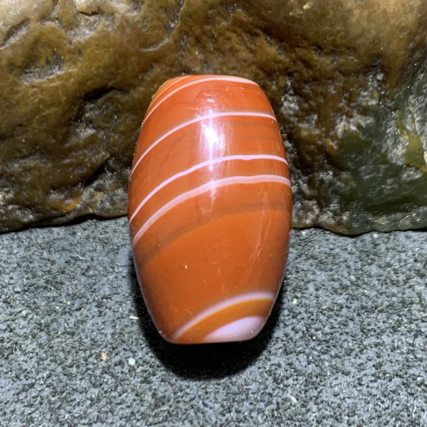 精美缠丝玛瑙桶珠一颗