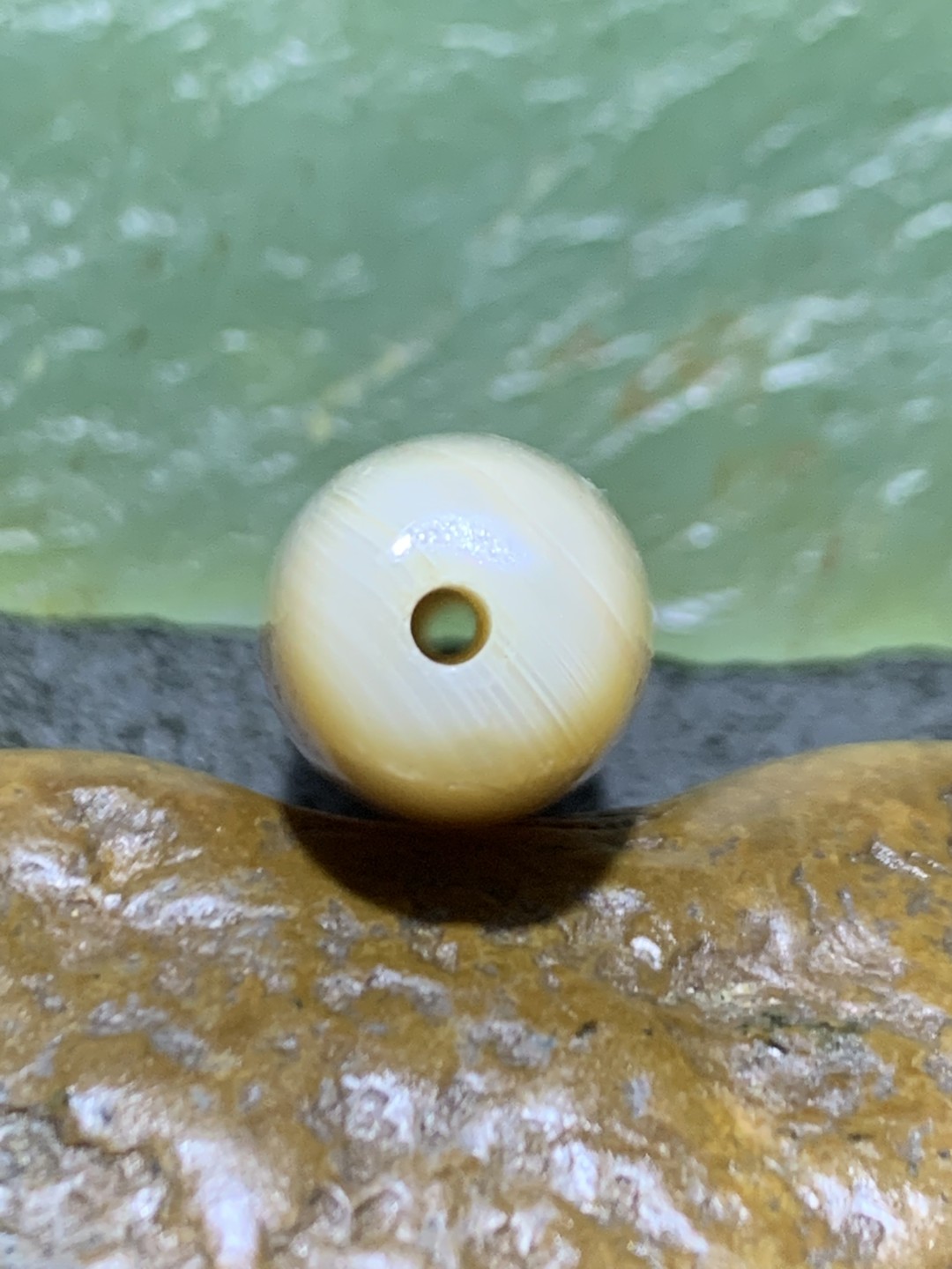马达加斯加千层纹海洋玉髓随形通货桶珠一颗，
