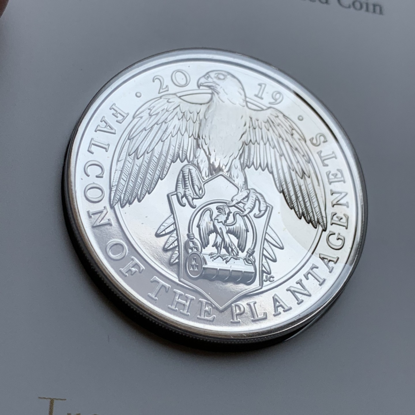 《竞宝斋》第140场-周日，周一，周四 3拍 (全场包邮) 英国2001年 英国皇家铸币局纪念封+英国2019年 英国5镑克朗型纪念币 威斯敏斯特十野兽之一（金雀花王朝的猎鹰）