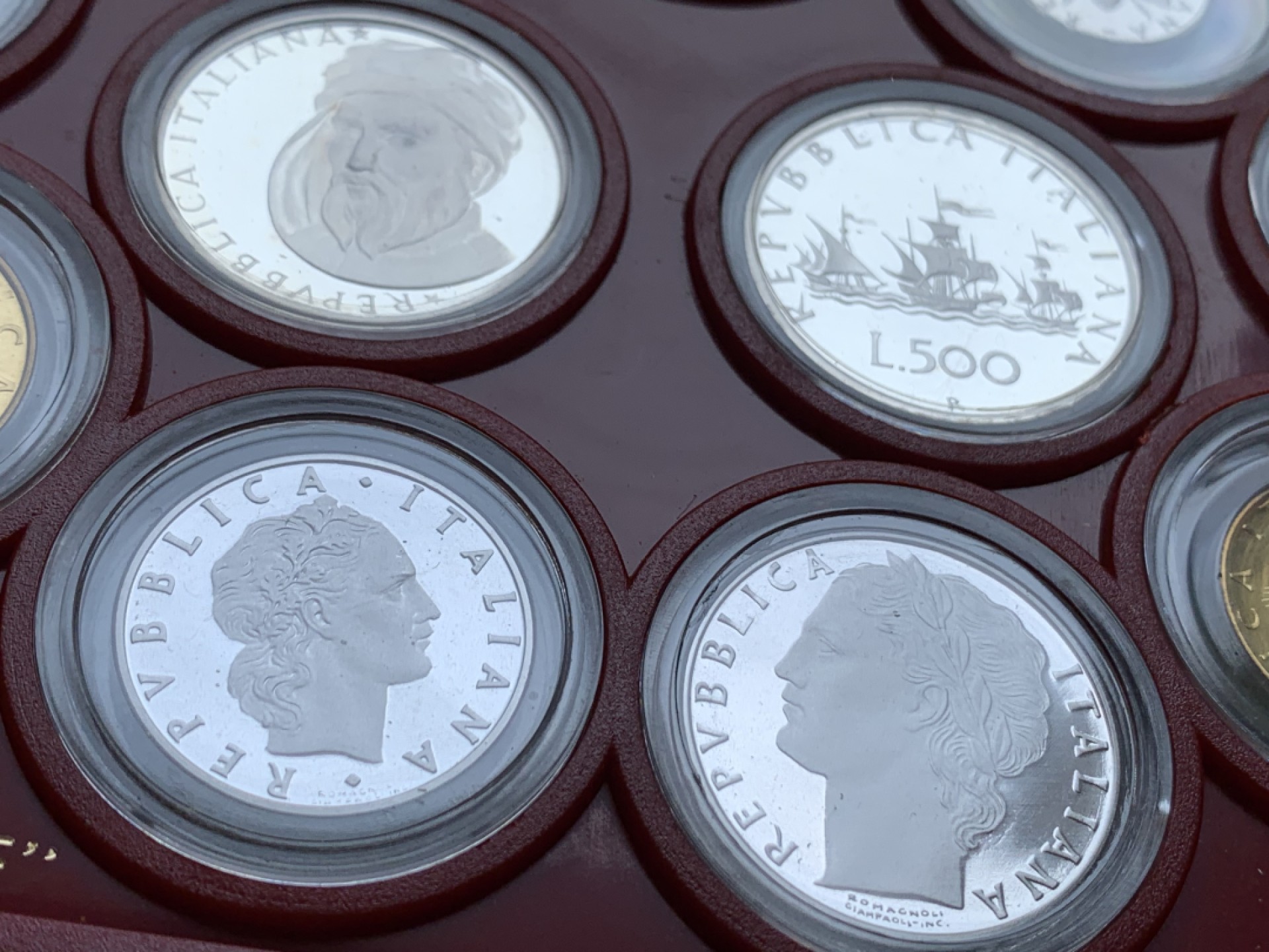 《竞宝斋》第140场-周日，周一，周四 3拍 (全场包邮) 意大利 1986年 精制版 原盒套币 状态堪称完美 带银币 太难得