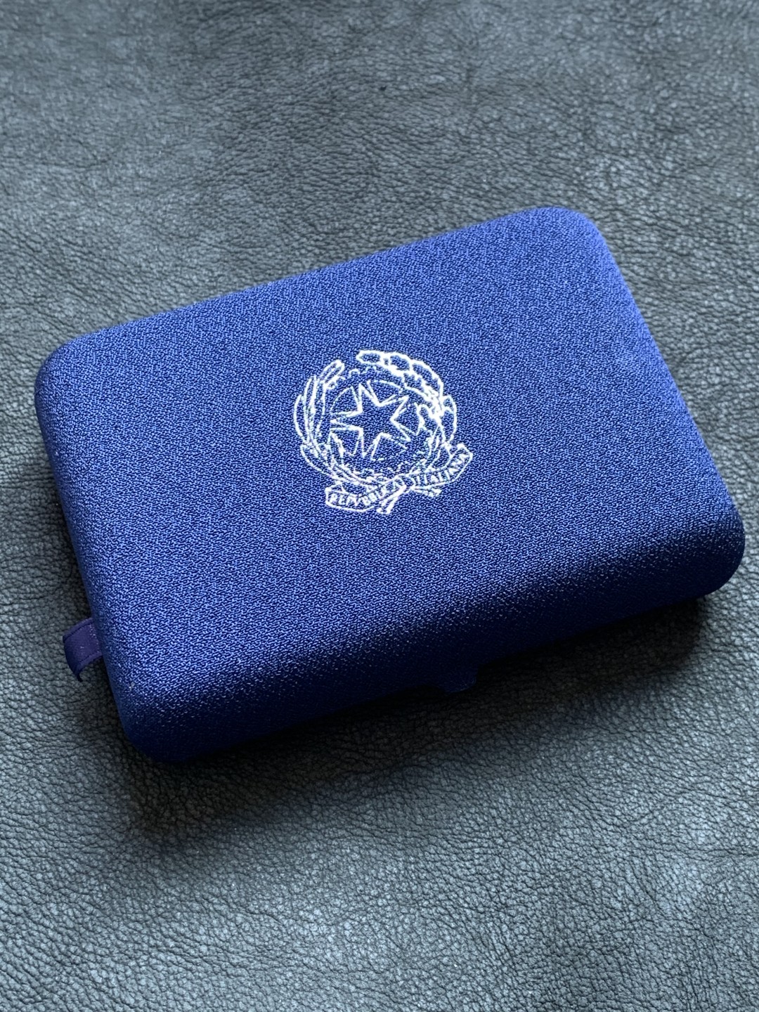 《竞宝斋》第140场-周日，周一，周四 3拍 (全场包邮) 意大利 2004年 克劳斯获奖币《蝴蝶夫人》普制一对 925银18克+22克=40克