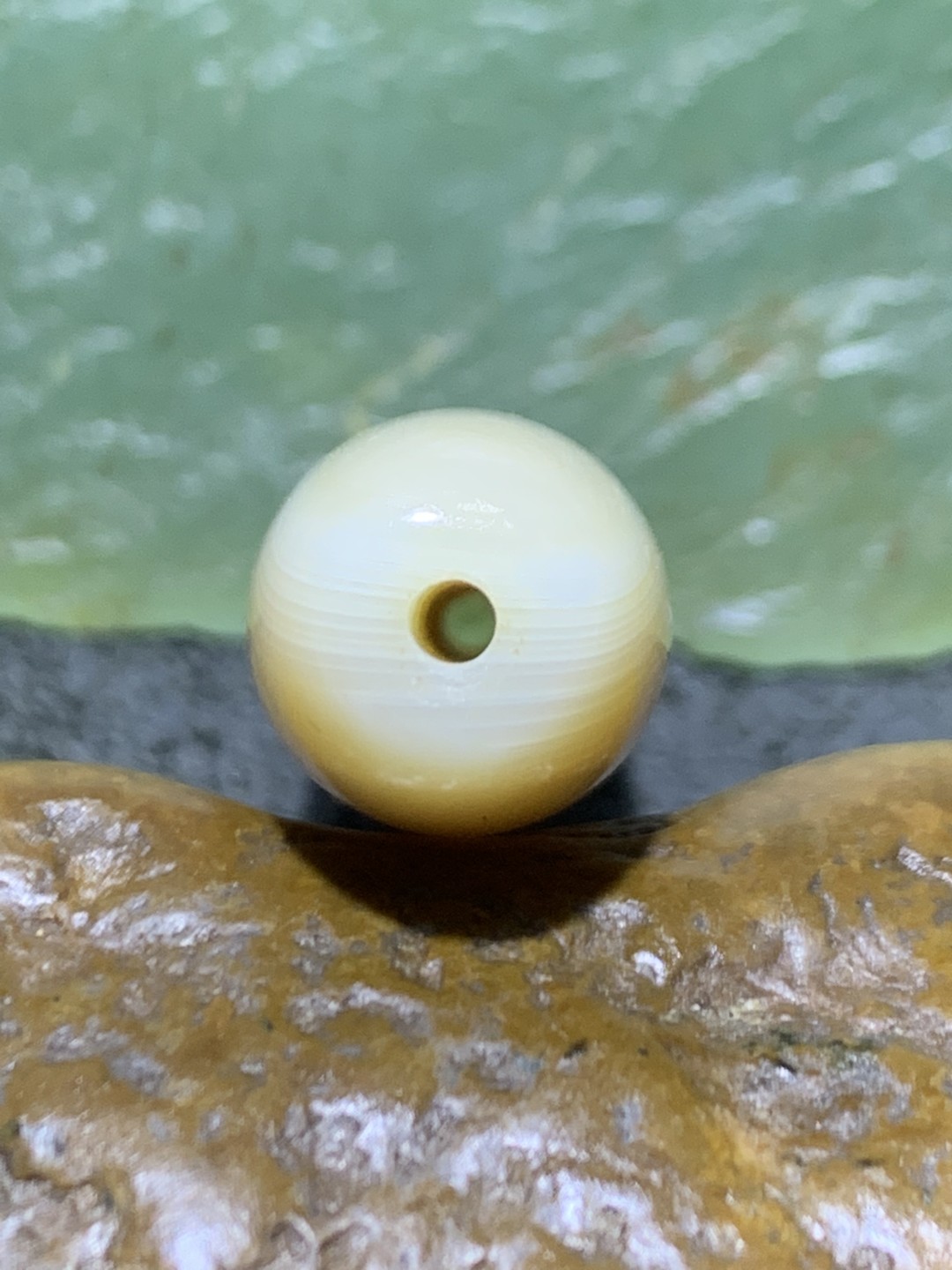 马达加斯加千层纹海洋玉髓随形通货桶珠一颗，