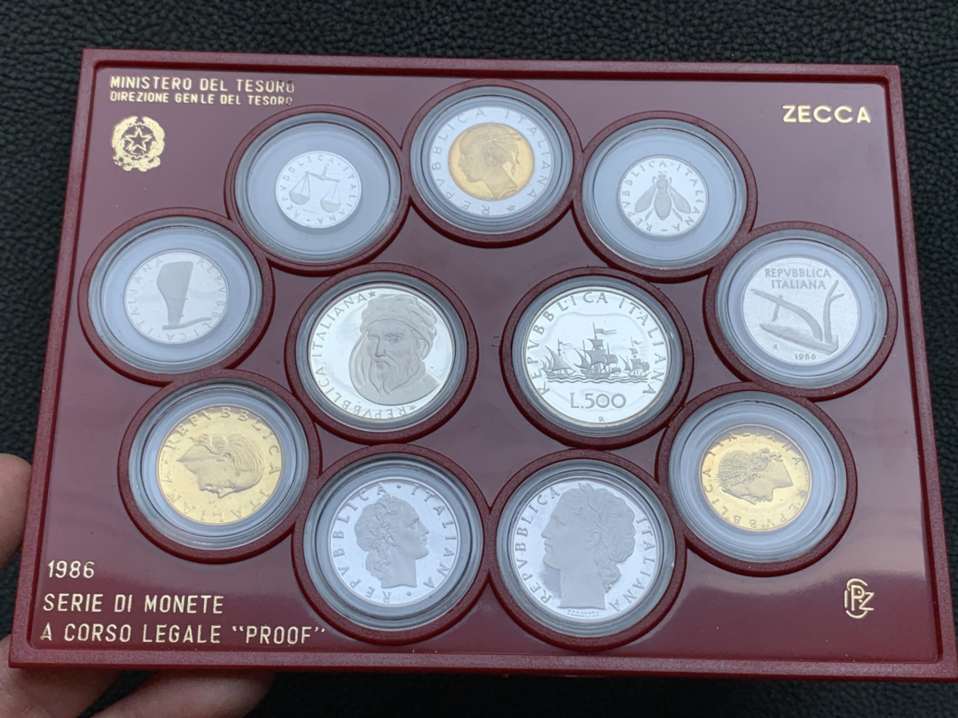 《竞宝斋》第140场-周日，周一，周四 3拍 (全场包邮) 意大利 1986年 精制版 原盒套币 状态堪称完美 带银币 太难得