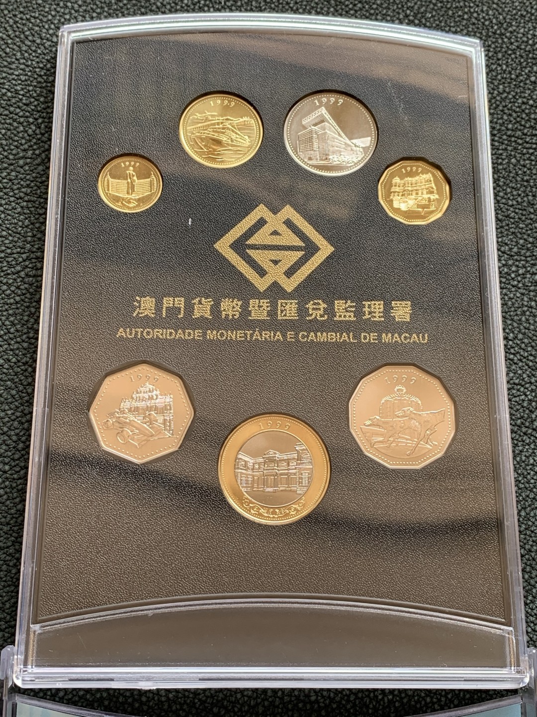 《竞宝斋》第140场-周日，周一，周四 3拍 (全场包邮) 澳门1999年回归纪念币一套