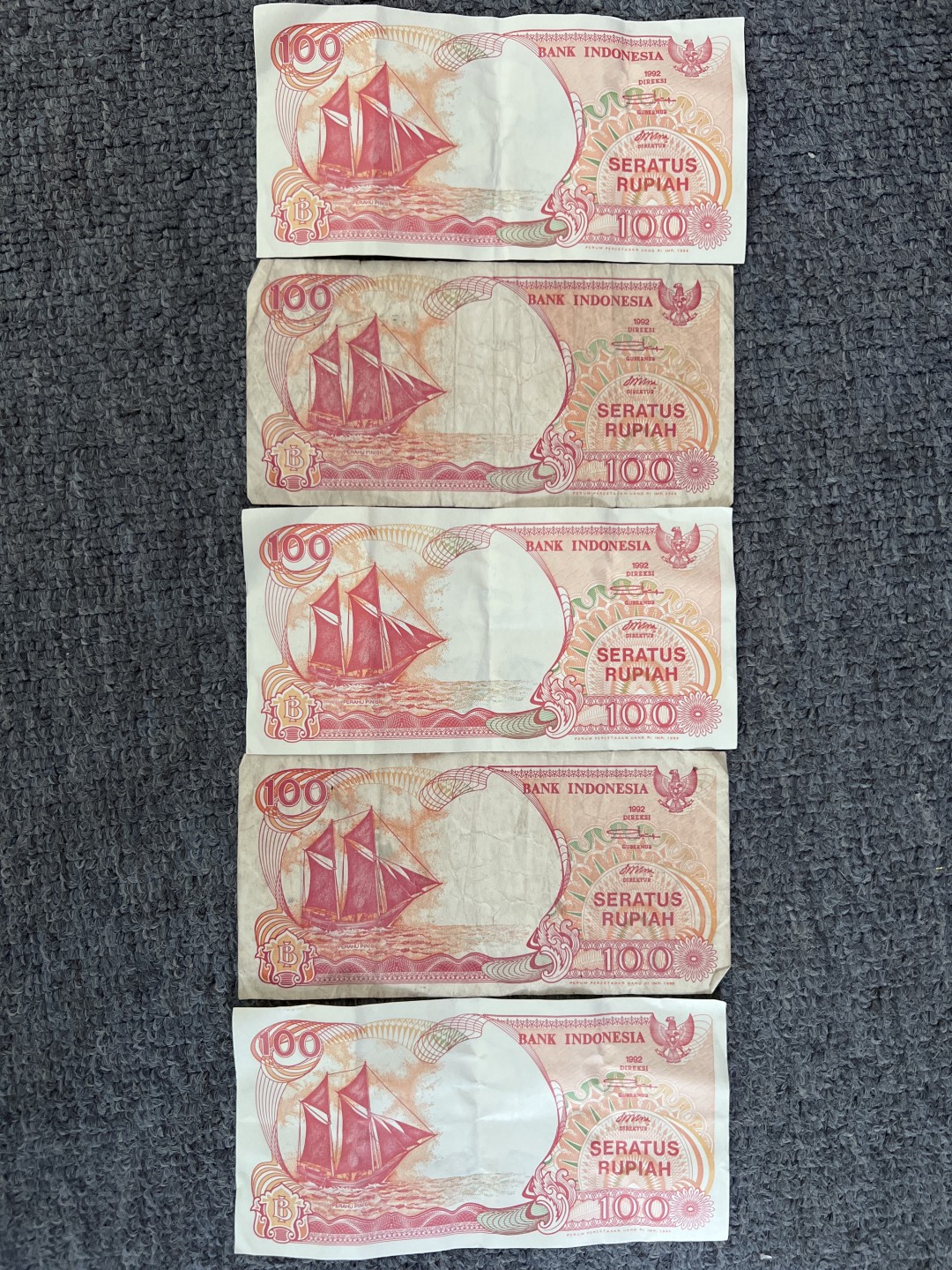泡泡堂微拍第七十七幕纸币捡漏可累计专场👿👿，零佣金，零押金，累计满二十元包邮，接受代拍业务 印度尼西亚100卢比五张