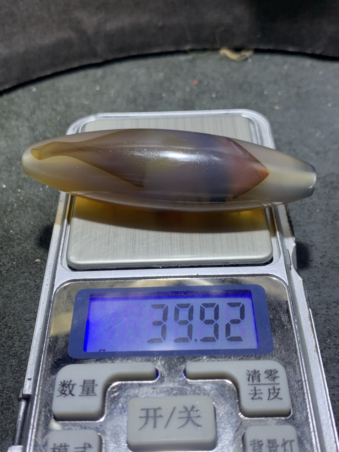 精美高玉化天珠型巴西玛瑙立体纹大桶珠一个，