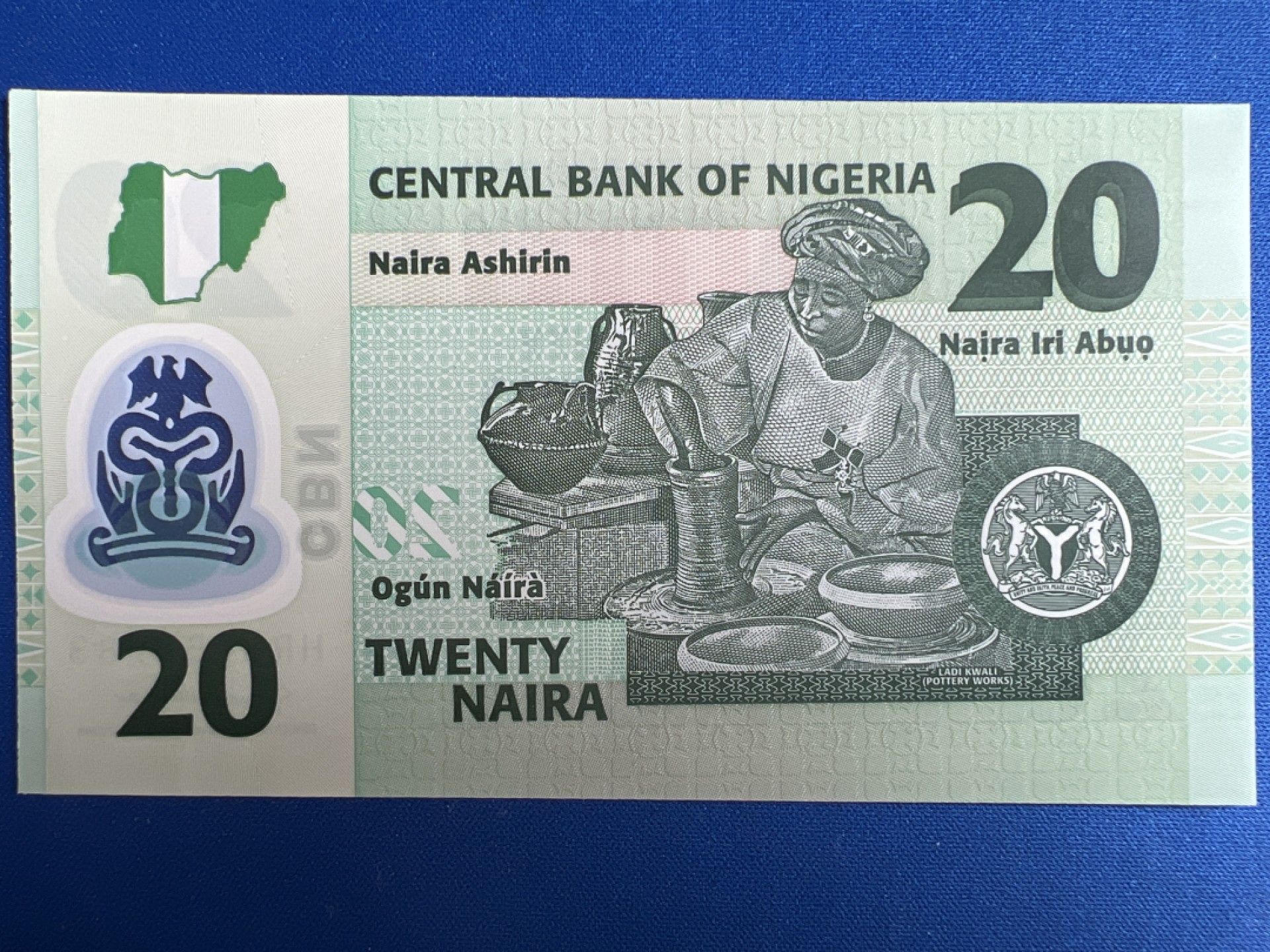 泡泡堂微拍第七十七幕纸币捡漏可累计专场👿👿，零佣金，零押金，累计满二十元包邮，接受代拍业务 尼日利亚20奈拉塑料钞