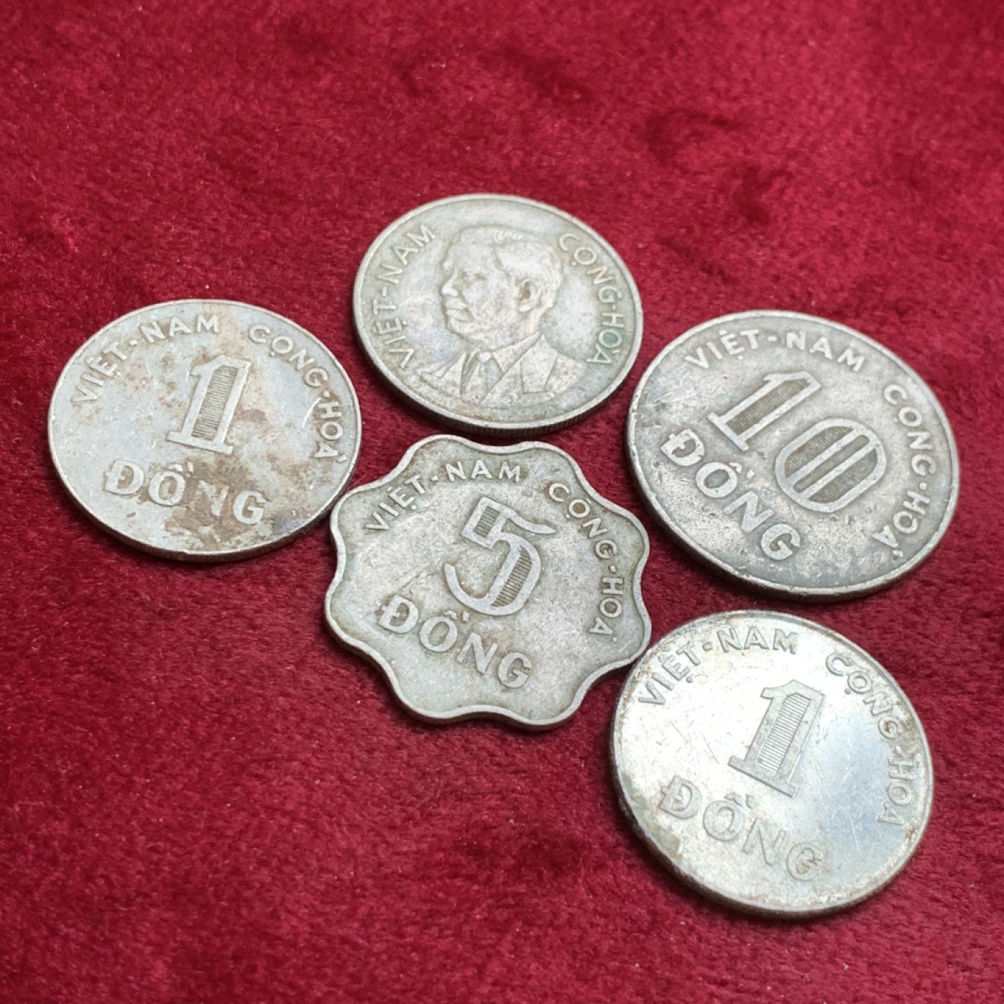 《竞宝斋》第140场-周日，周一，周四 3拍 (全场包邮) 南越辅币一组5枚不同