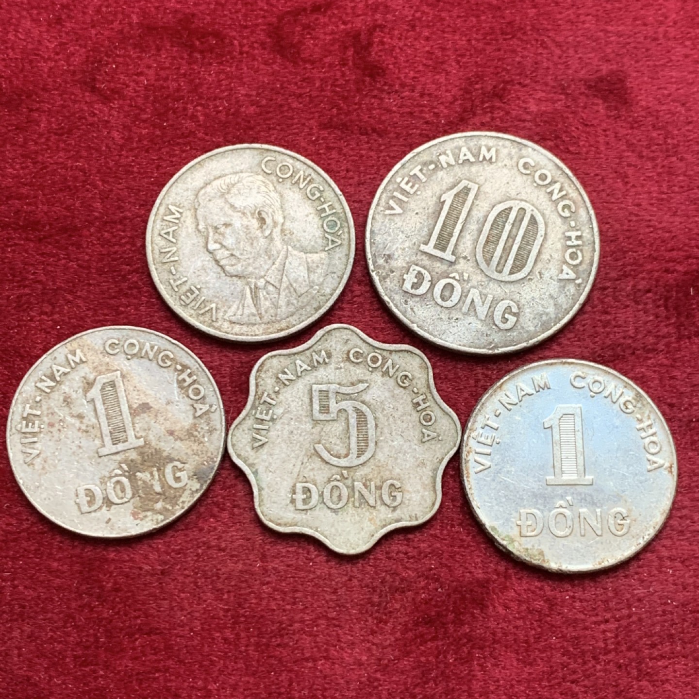 《竞宝斋》第140场-周日，周一，周四 3拍 (全场包邮) 南越辅币一组5枚不同