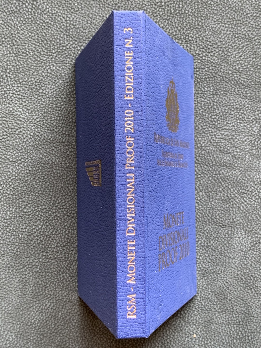 《竞宝斋》第140场-周日，周一，周四 3拍 (全场包邮) 圣马力诺 2010年 精制 套币 少见品种 状态非常好