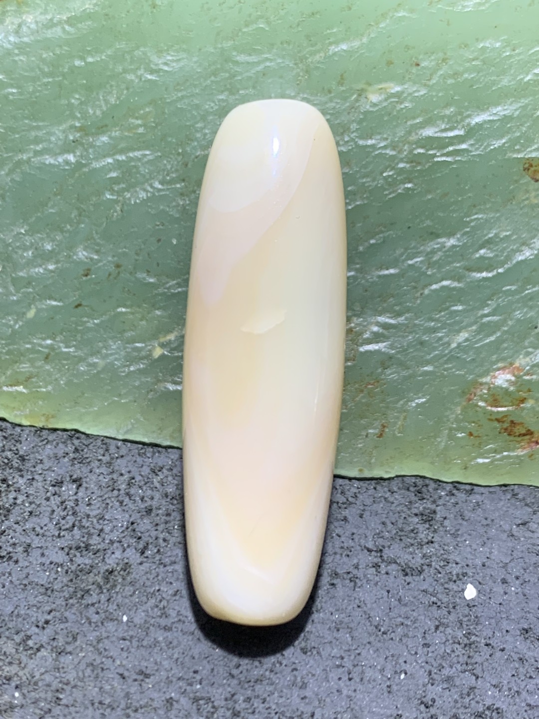马达加斯加千层纹海洋玉髓随形通货桶珠一颗，