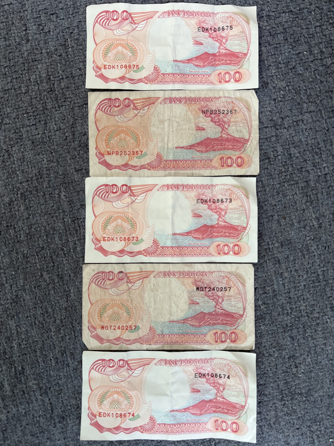 泡泡堂微拍第七十七幕纸币捡漏可累计专场👿👿，零佣金，零押金，累计满二十元包邮，接受代拍业务 印度尼西亚100卢比五张