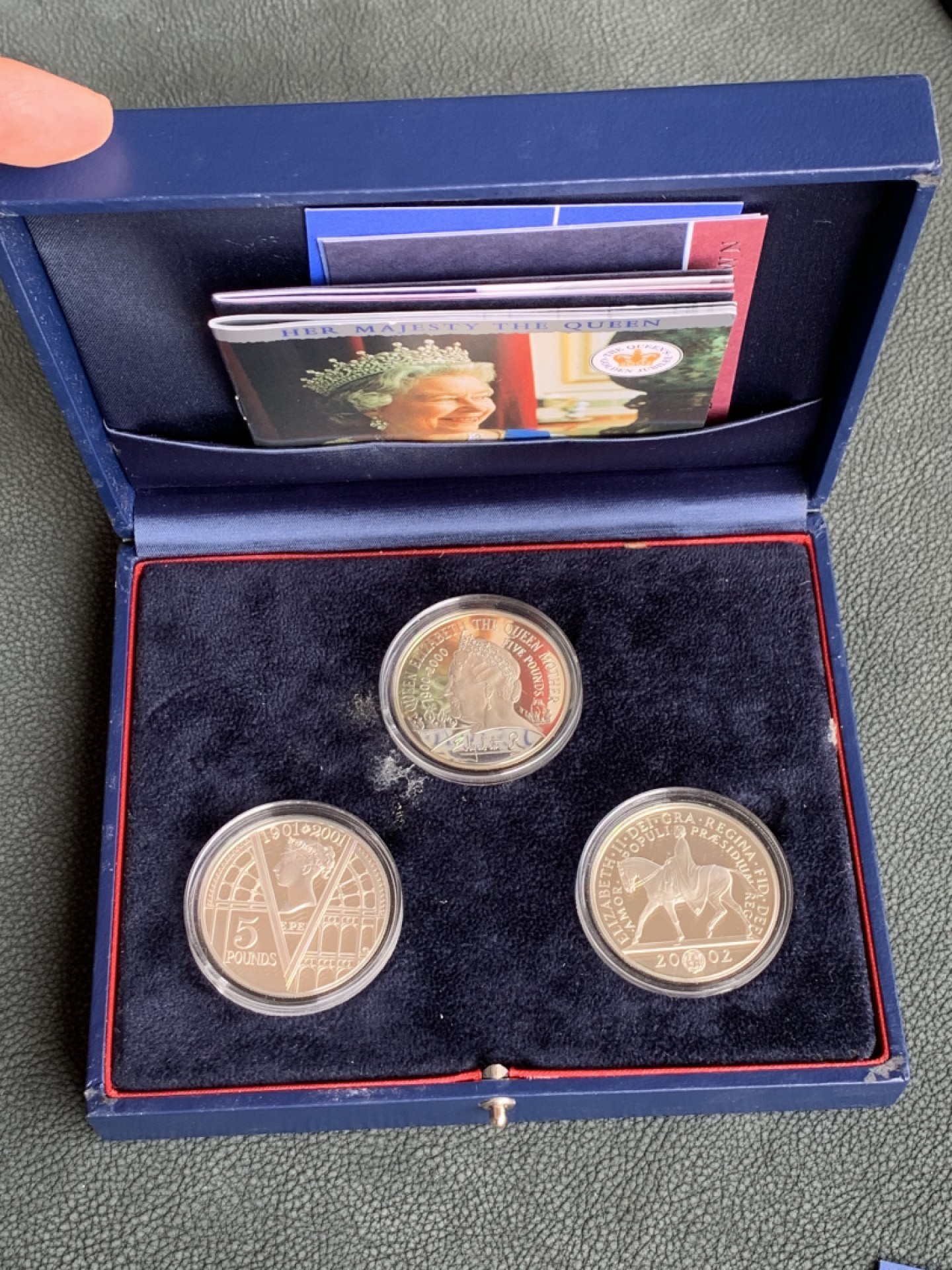 《竞宝斋》第140场-周日，周一，周四 3拍 (全场包邮) 英国2000/2001/2002年 女王加冕纪念 三枚套精制大银币 Silver (.925) • 28.28 g 总计84.84克