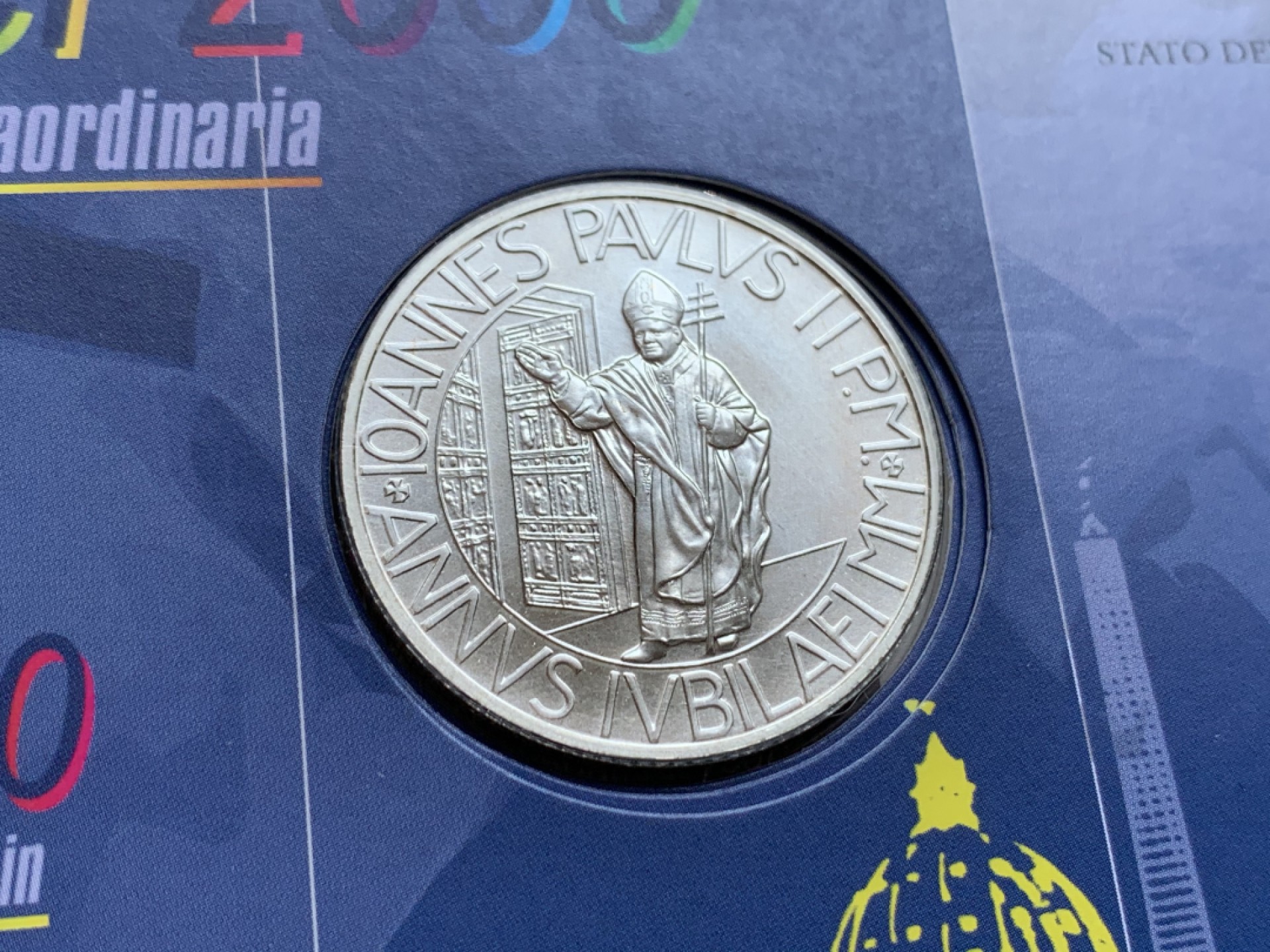 《竞宝斋》第140场-周日，周一，周四 3拍 (全场包邮) 梵蒂冈 2000年 跨世纪 2000里拉 银币 正面为打开圣门 背面代表三位一体