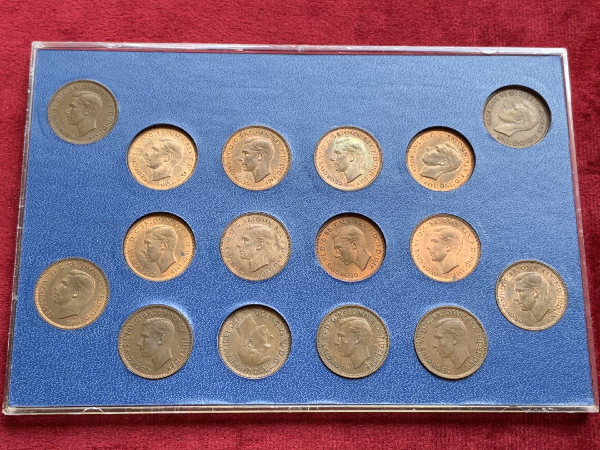 《竞宝斋》第140场-周日，周一，周四 3拍 (全场包邮) 英国 1937-1952年 乔六 法新铜币一套 带盒 状态不错