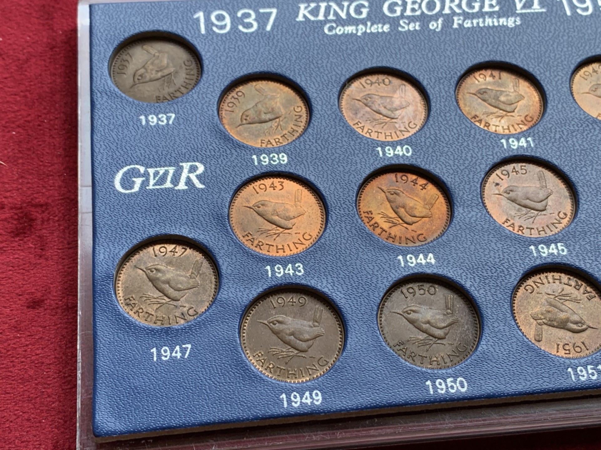 《竞宝斋》第140场-周日，周一，周四 3拍 (全场包邮) 英国 1937-1952年 乔六 法新铜币一套 带盒 状态不错