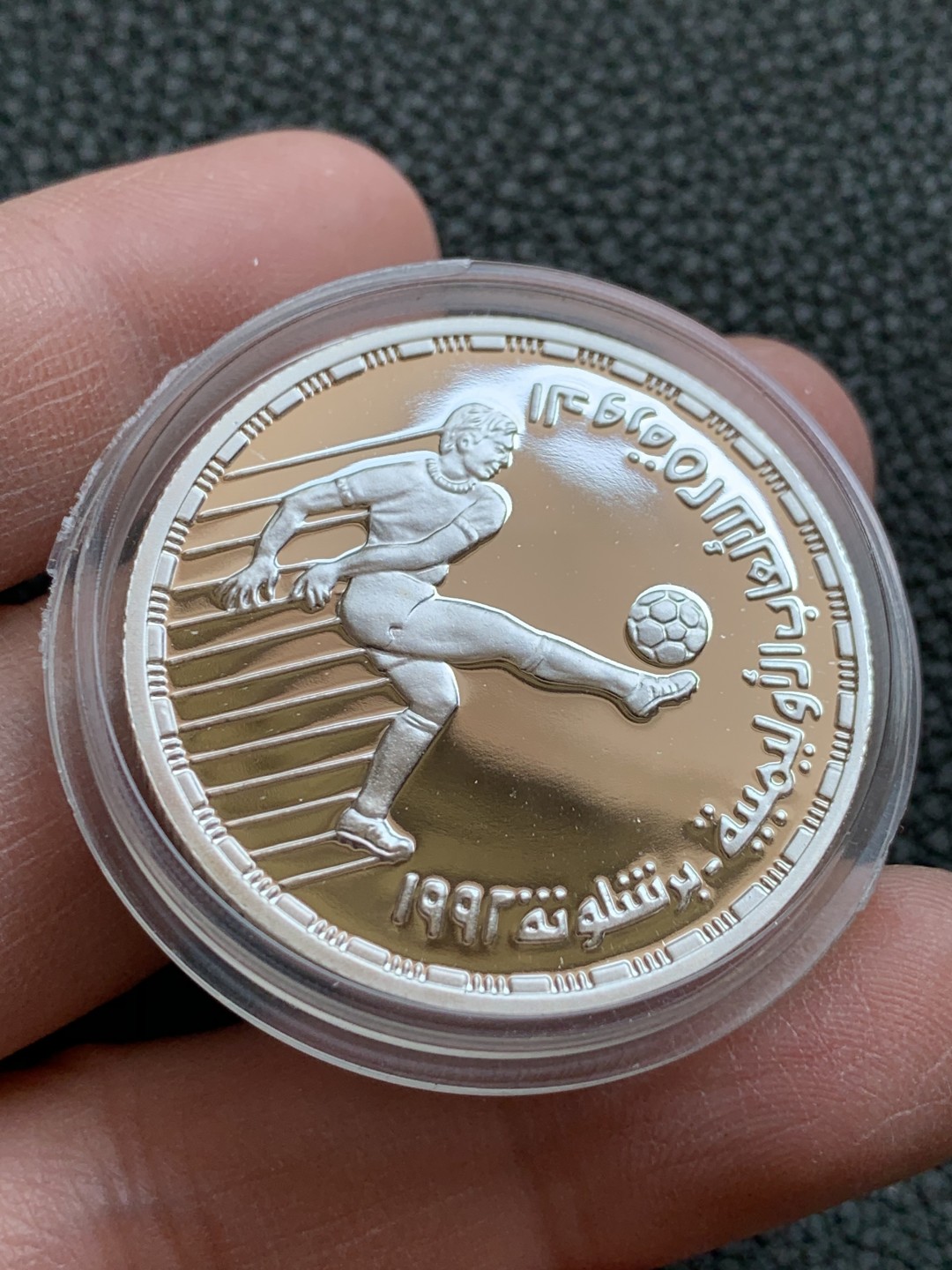 《竞宝斋》第140场-周日，周一，周四 3拍 (全场包邮) 埃及1992年巴塞罗那奥运会足球纪念5镑精制银币