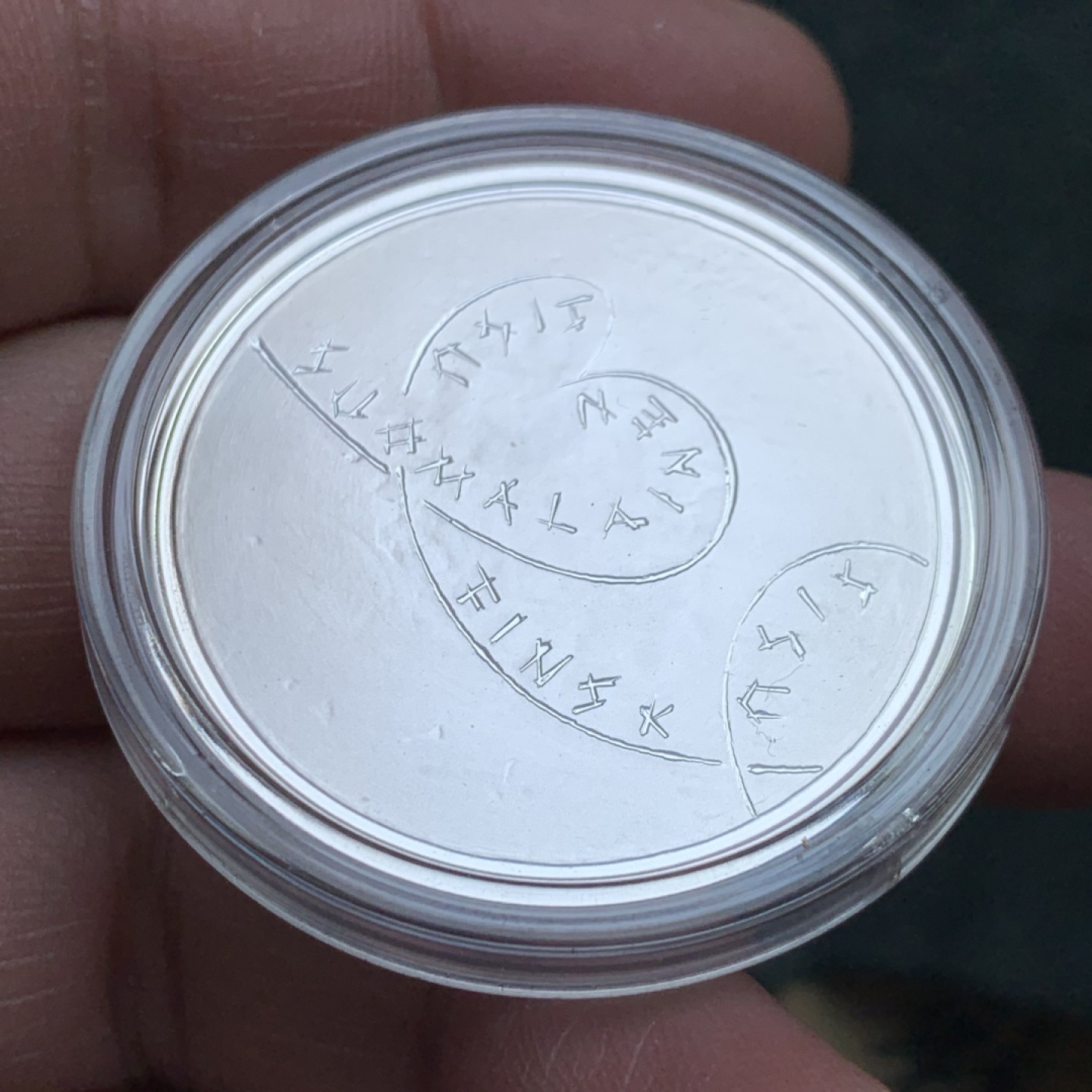 《竞宝斋》第140场-周日，周一，周四 3拍 (全场包邮) 芬兰2015年芬兰人的美德20欧纪念银币（原盒）  设计独特，稀少5000发行量 25.5克 925银