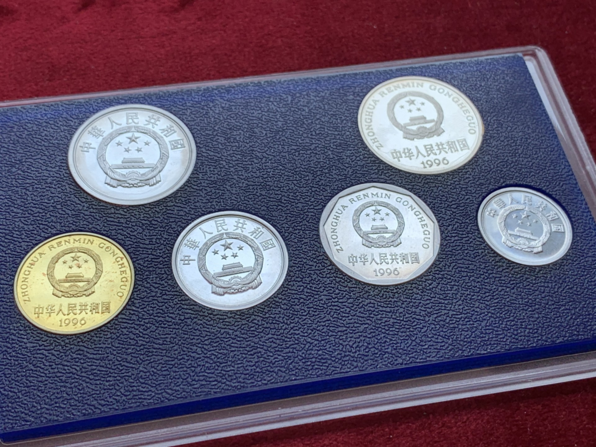 《竞宝斋》第140场-周日，周一，周四 3拍 (全场包邮) 中国1996年精制老三花套币