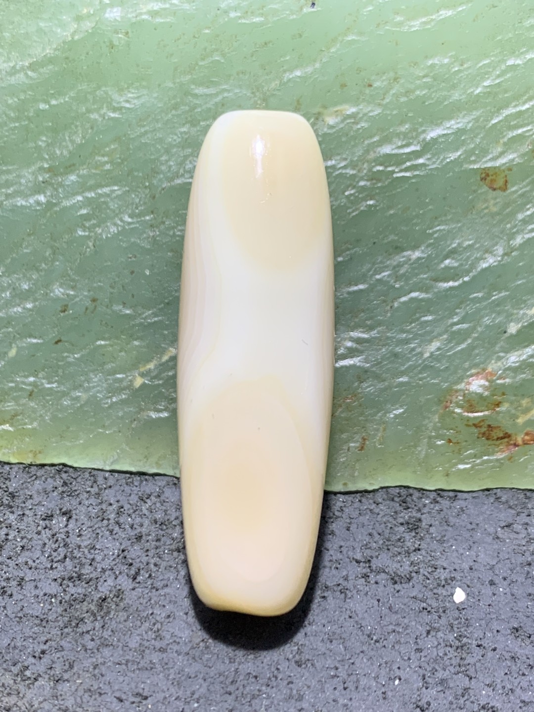 马达加斯加千层纹海洋玉髓随形通货桶珠一颗，
