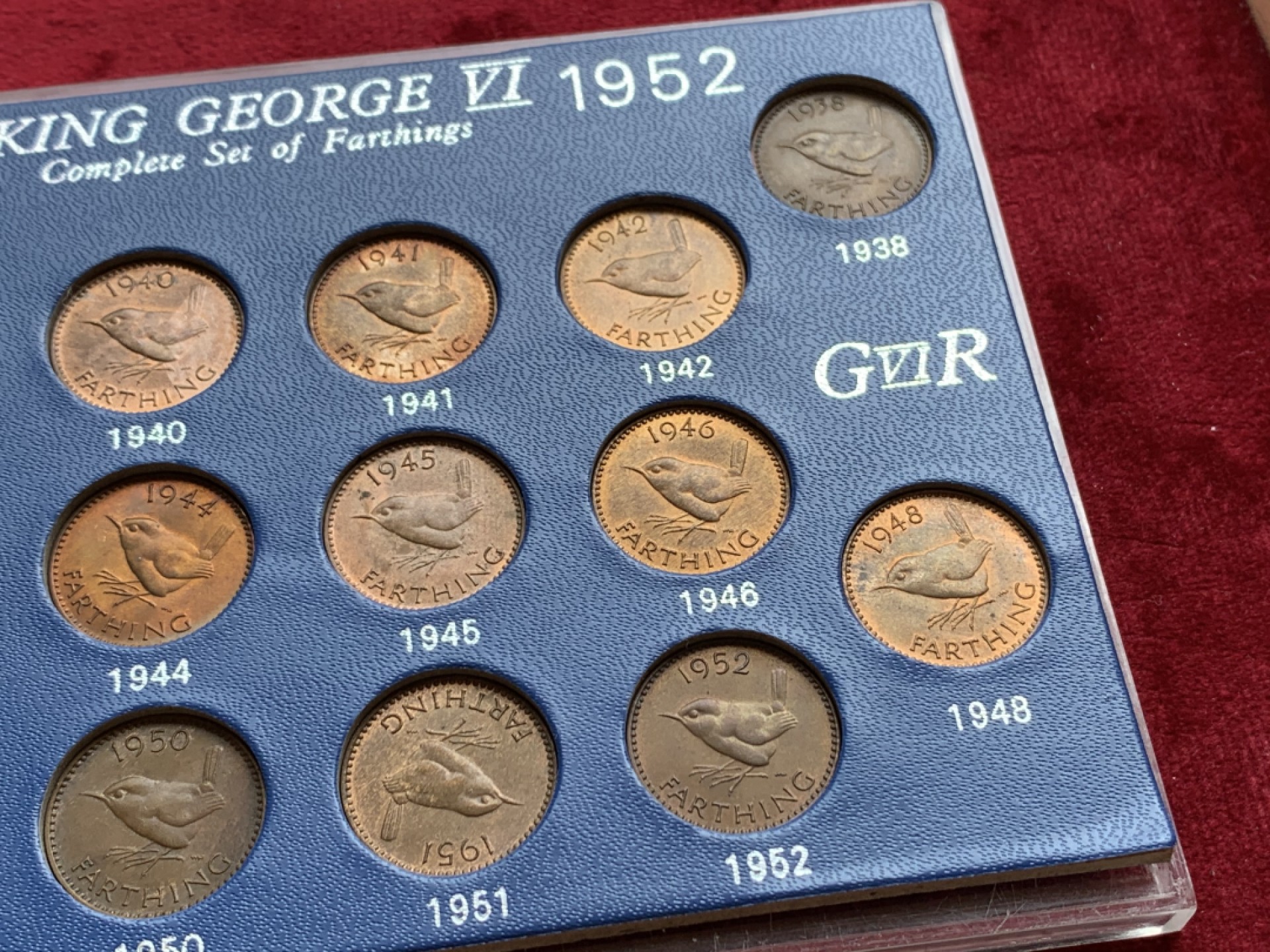 《竞宝斋》第140场-周日，周一，周四 3拍 (全场包邮) 英国 1937-1952年 乔六 法新铜币一套 带盒 状态不错