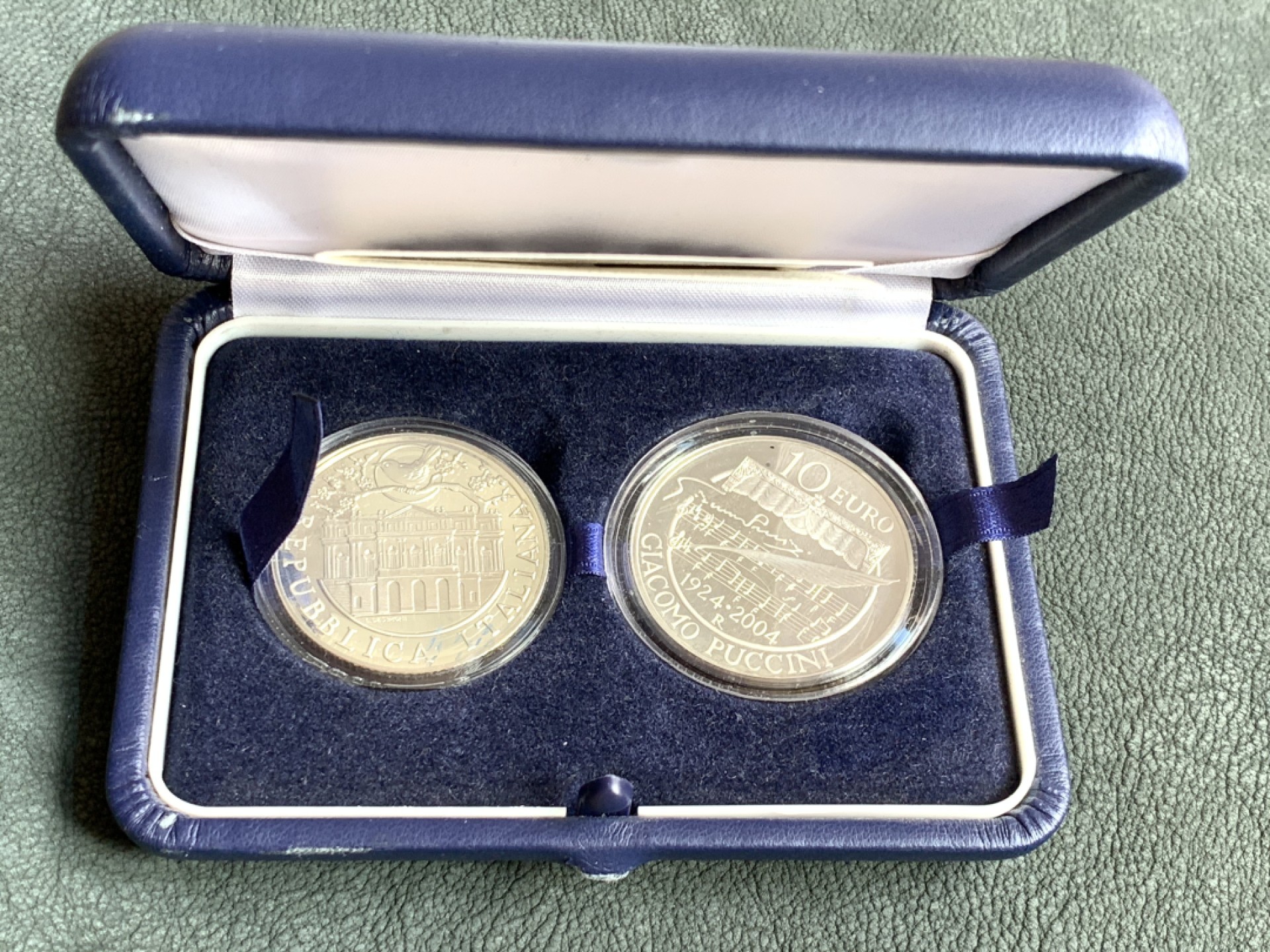 《竞宝斋》第140场-周日，周一，周四 3拍 (全场包邮) 意大利 2004年 克劳斯获奖币《蝴蝶夫人》精制制一对 925银18克+22克=40克 发行量 8000