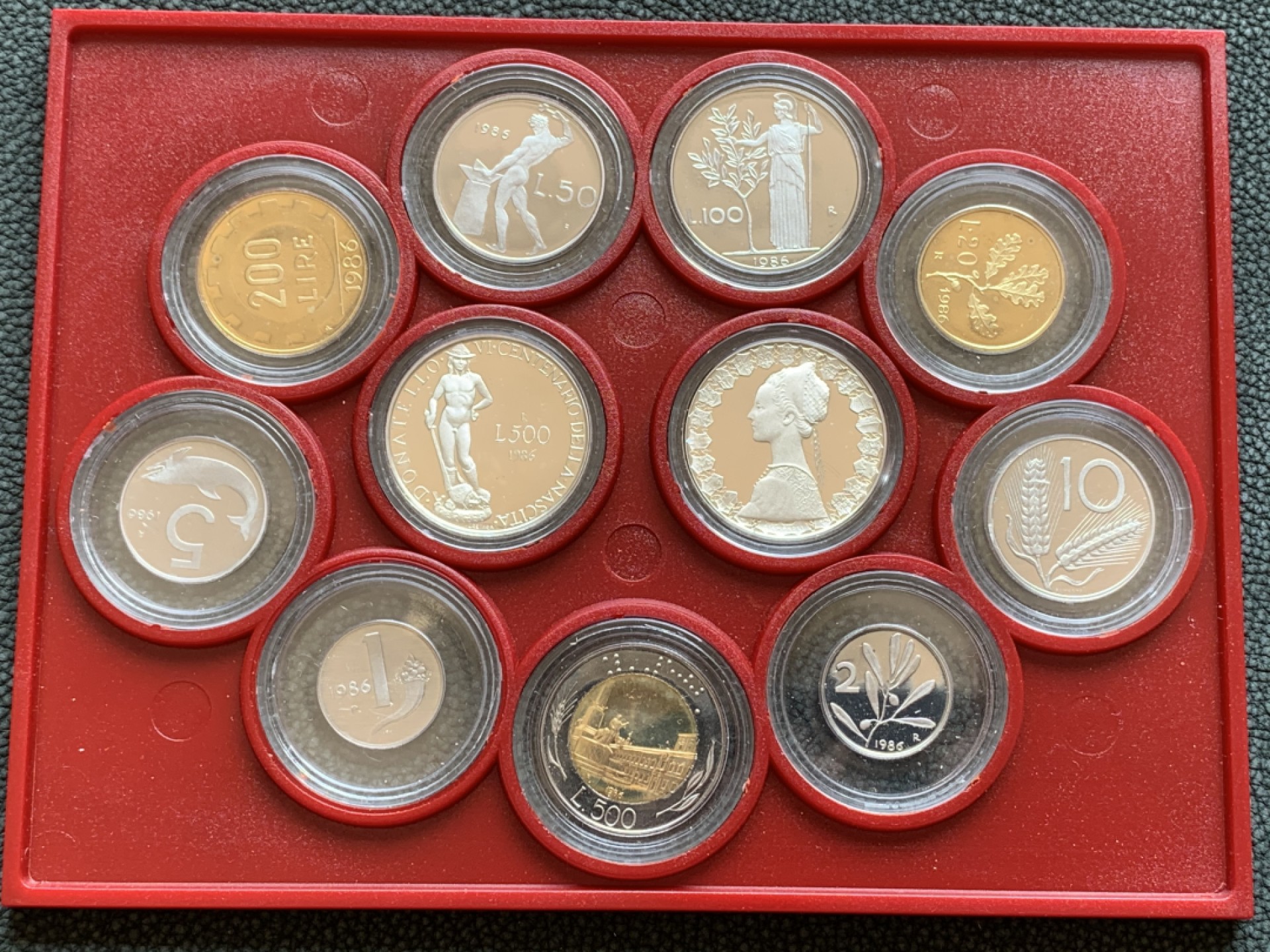 《竞宝斋》第140场-周日，周一，周四 3拍 (全场包邮) 意大利 1986年 精制版 原盒套币 状态堪称完美 带银币 太难得