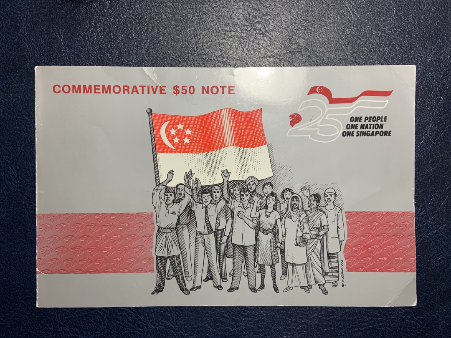 收藏联盟Quantum Auction 第237期拍卖 新加坡1990年50元独立25周年纪念钞 品相全新UNC 带原册 镭射激光标刮擦为正常印刷所致，pmg高分也这样