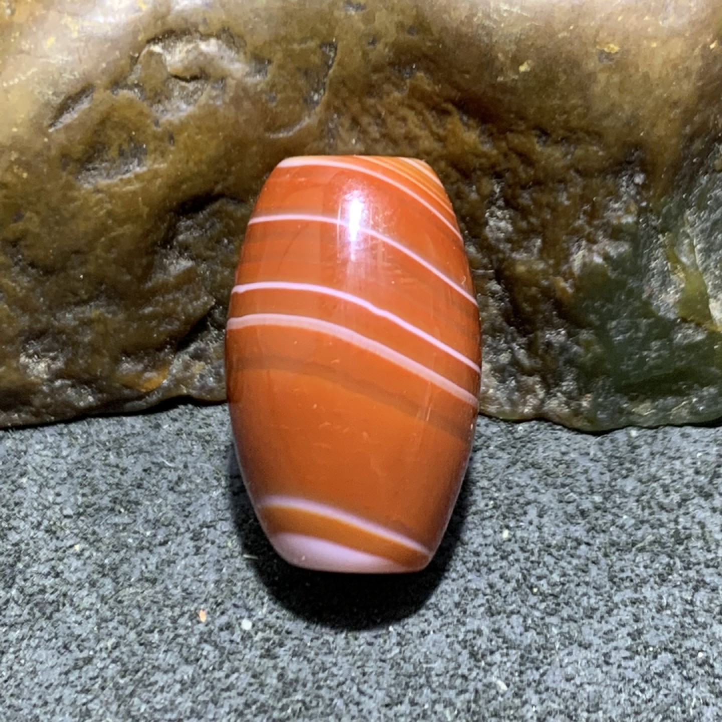精美缠丝玛瑙桶珠一颗