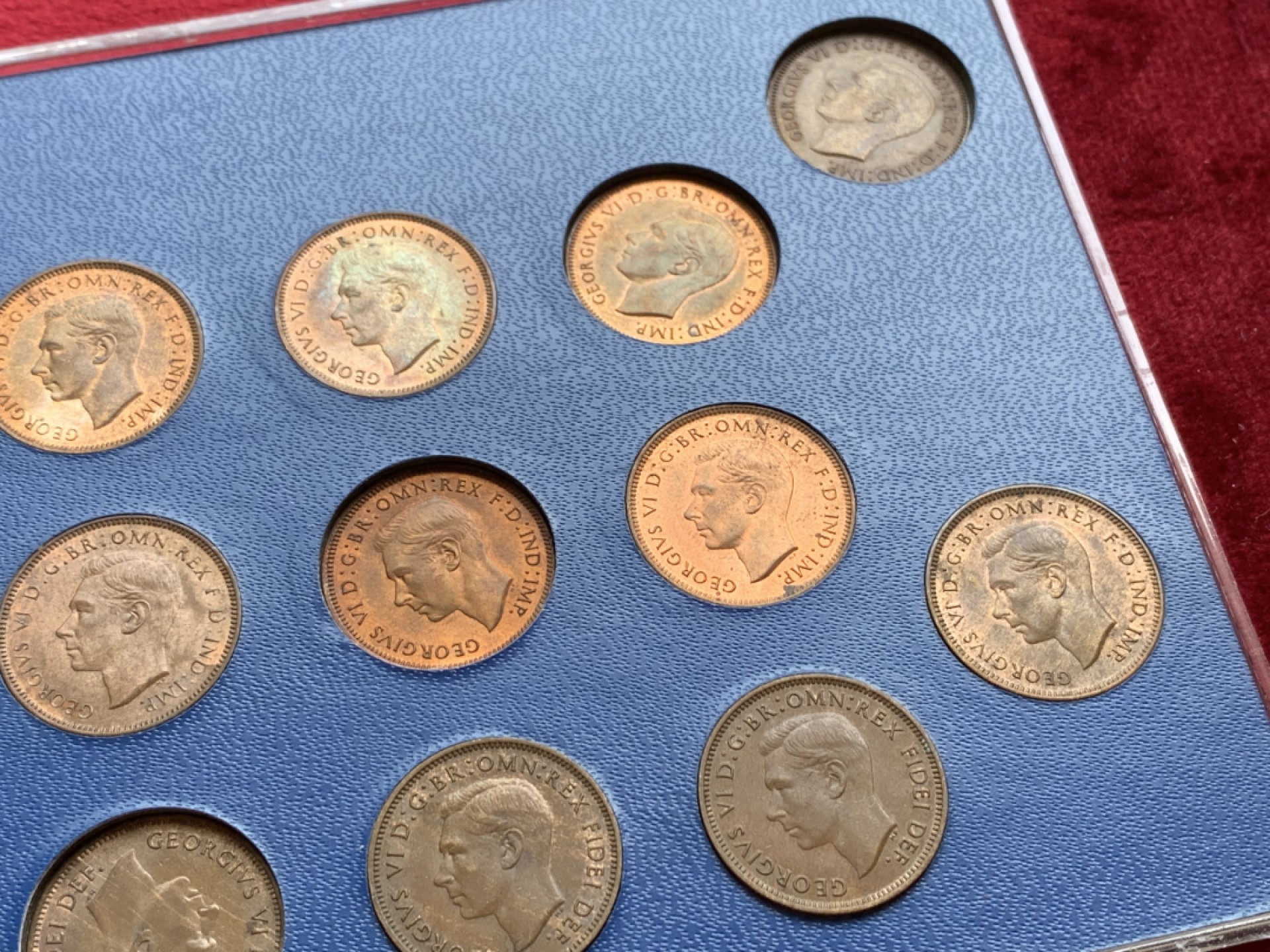 《竞宝斋》第140场-周日，周一，周四 3拍 (全场包邮) 英国 1937-1952年 乔六 法新铜币一套 带盒 状态不错