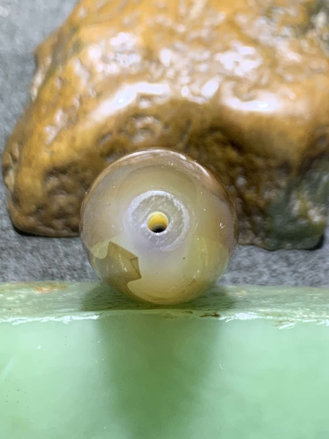 精美高玉化天珠型巴西玛瑙立体纹大桶珠一个，