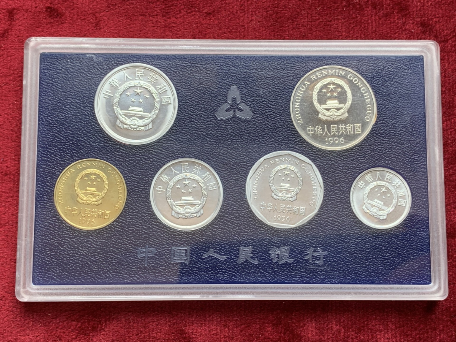 《竞宝斋》第140场-周日，周一，周四 3拍 (全场包邮) 中国1996年精制老三花套币