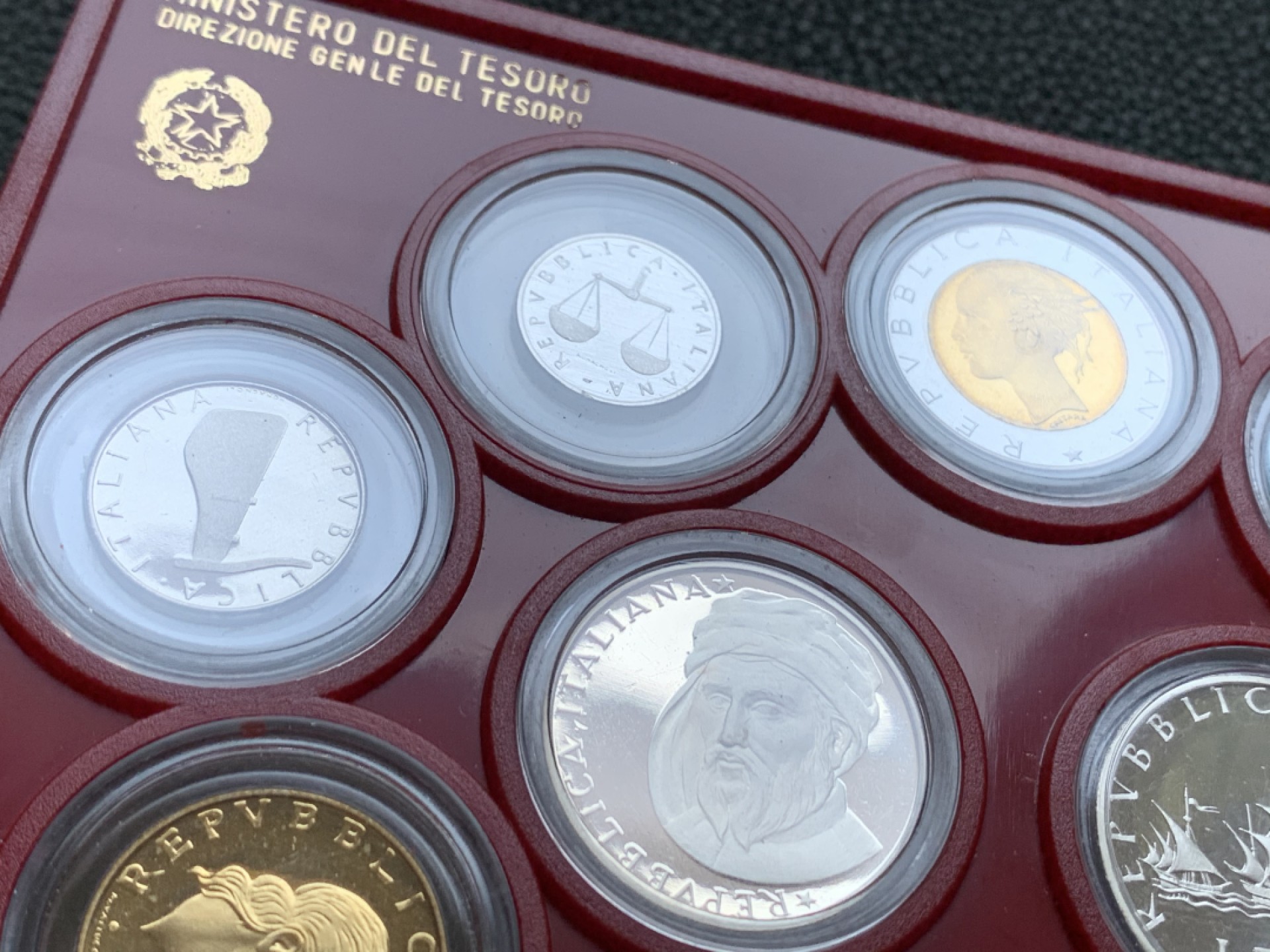 《竞宝斋》第140场-周日，周一，周四 3拍 (全场包邮) 意大利 1986年 精制版 原盒套币 状态堪称完美 带银币 太难得