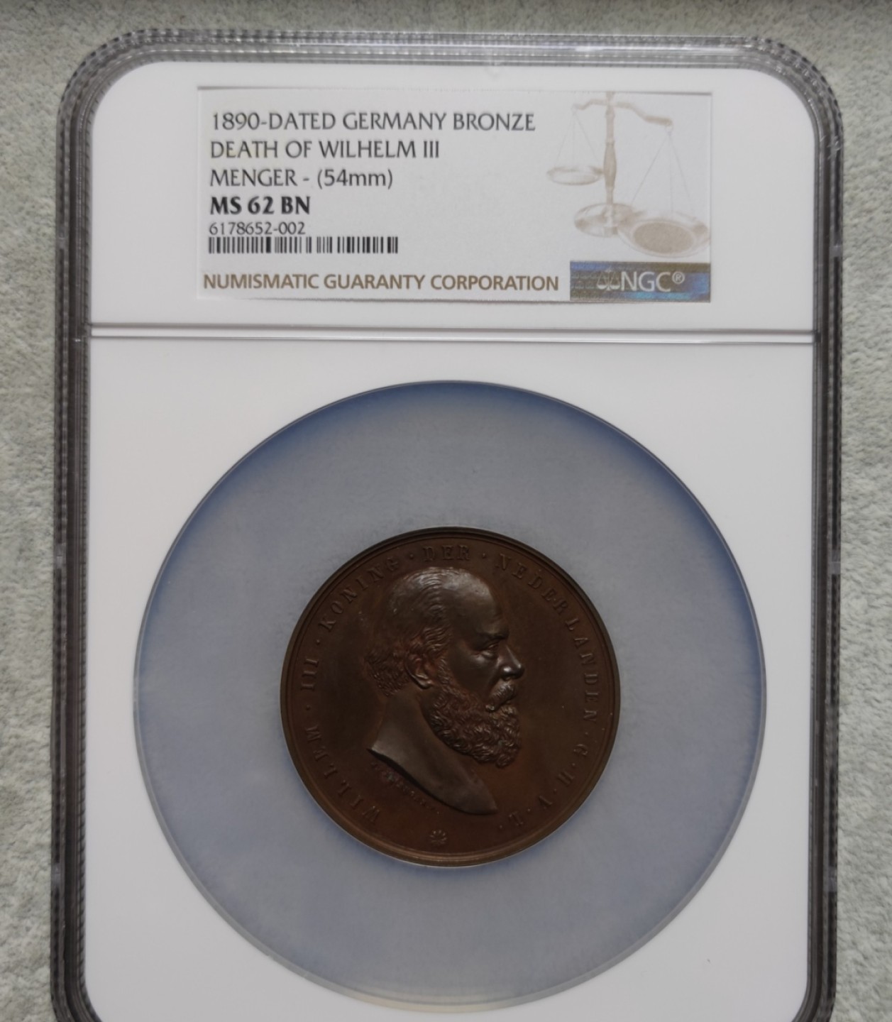 章显文化，周五晚自动结拍 NGC尼德兰国王和卢森堡大公威廉三世纪念铜章 1890年逝世纪念