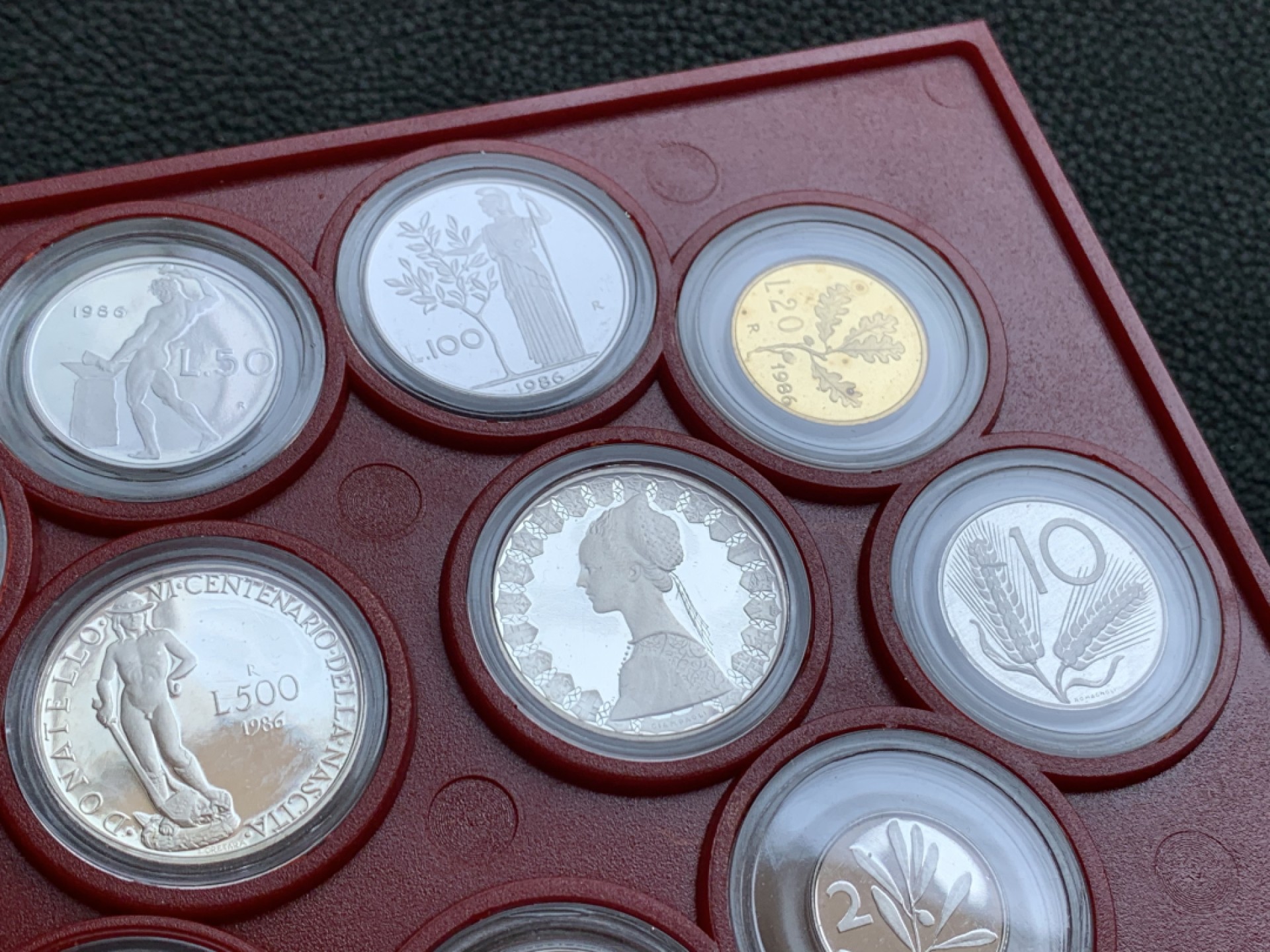 《竞宝斋》第140场-周日，周一，周四 3拍 (全场包邮) 意大利 1986年 精制版 原盒套币 状态堪称完美 带银币 太难得