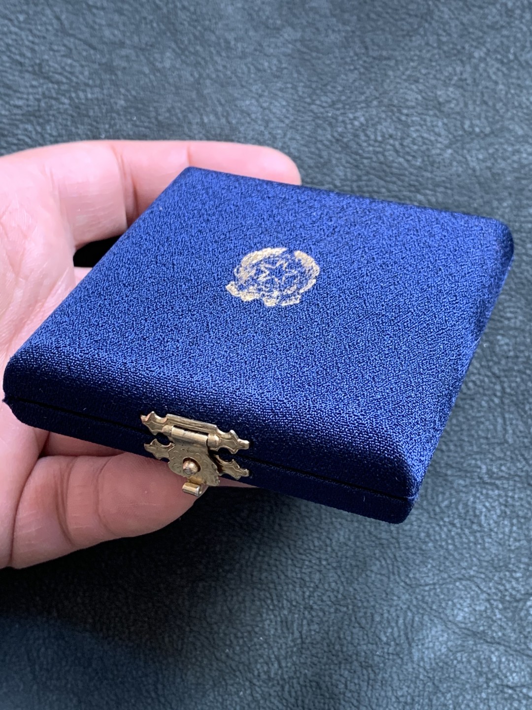 《竞宝斋》第140场-周日，周一，周四 3拍 (全场包邮) 意大利 1986年 意式图腾与地图 500里拉 精制银币