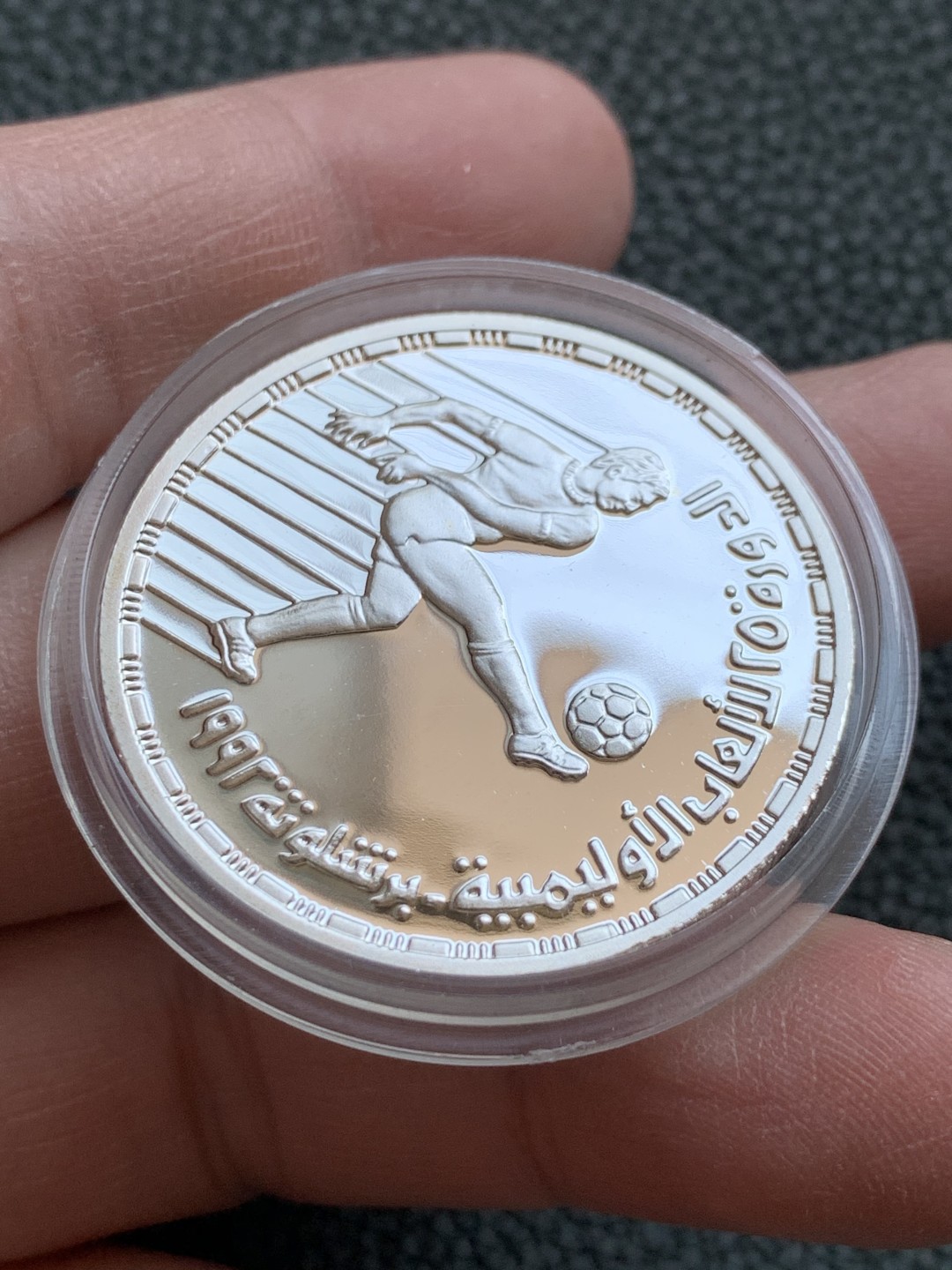 《竞宝斋》第140场-周日，周一，周四 3拍 (全场包邮) 埃及1992年巴塞罗那奥运会足球纪念5镑精制银币