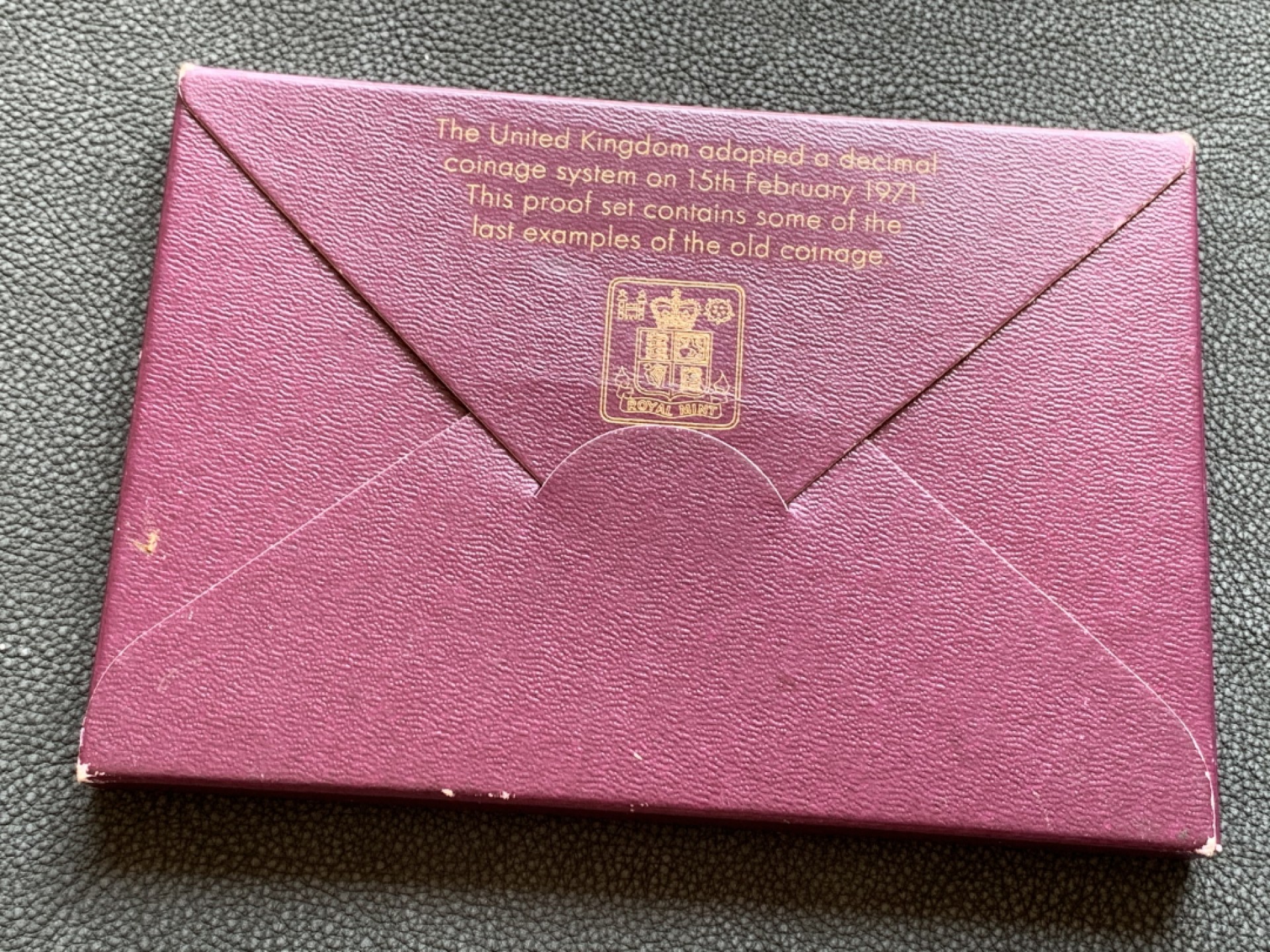 《竞宝斋》第140场-周日，周一，周四 3拍 (全场包邮) 英国 1970年 原盒原证 关门年份 英国12进制精制套币 最后一套12进制英国套币 随后发行的套币均为10进制新便士体系