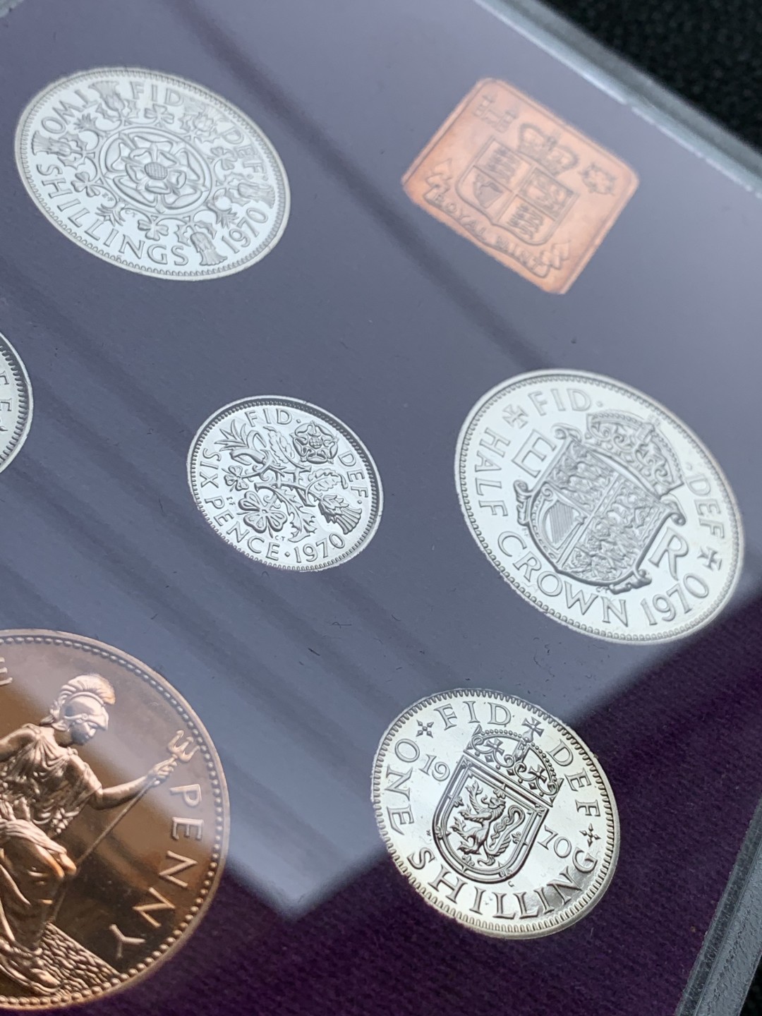 《竞宝斋》第140场-周日，周一，周四 3拍 (全场包邮) 英国 1970年 原盒原证 关门年份 英国12进制精制套币 最后一套12进制英国套币 随后发行的套币均为10进制新便士体系